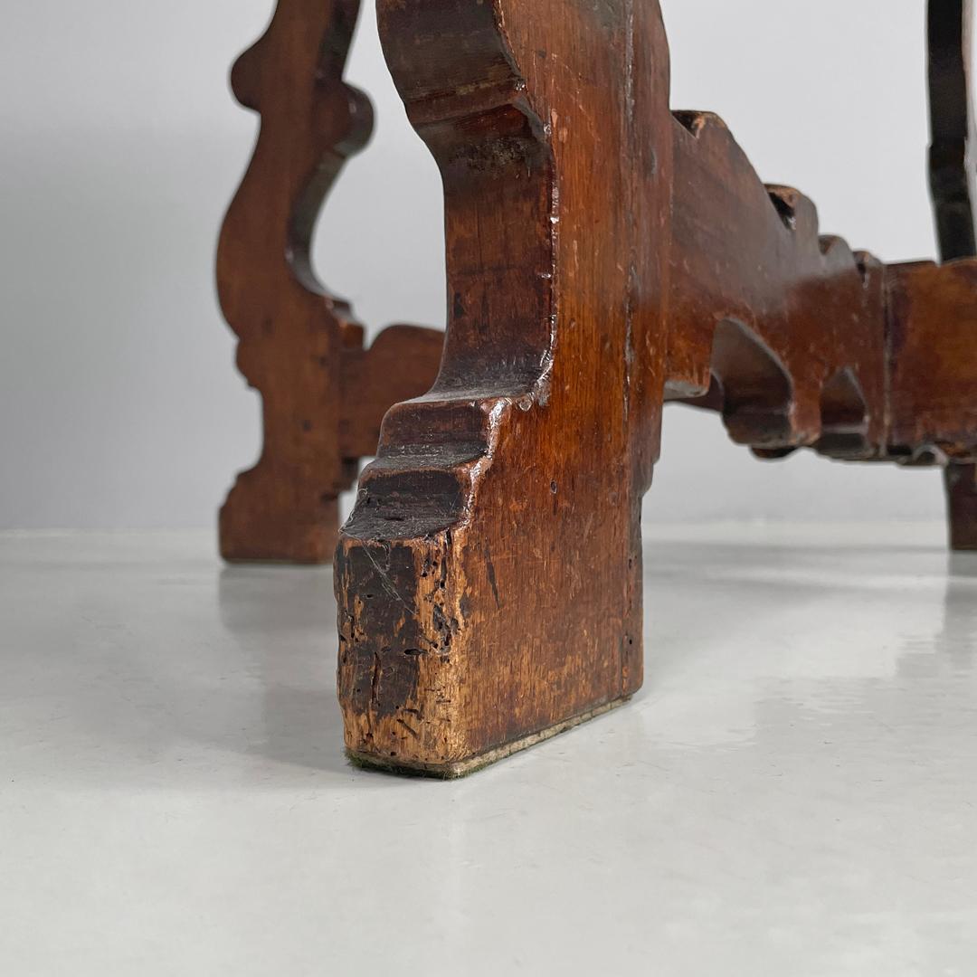 Italian antique wooden round dining table with decorated legs, early 1800s For Sale 14