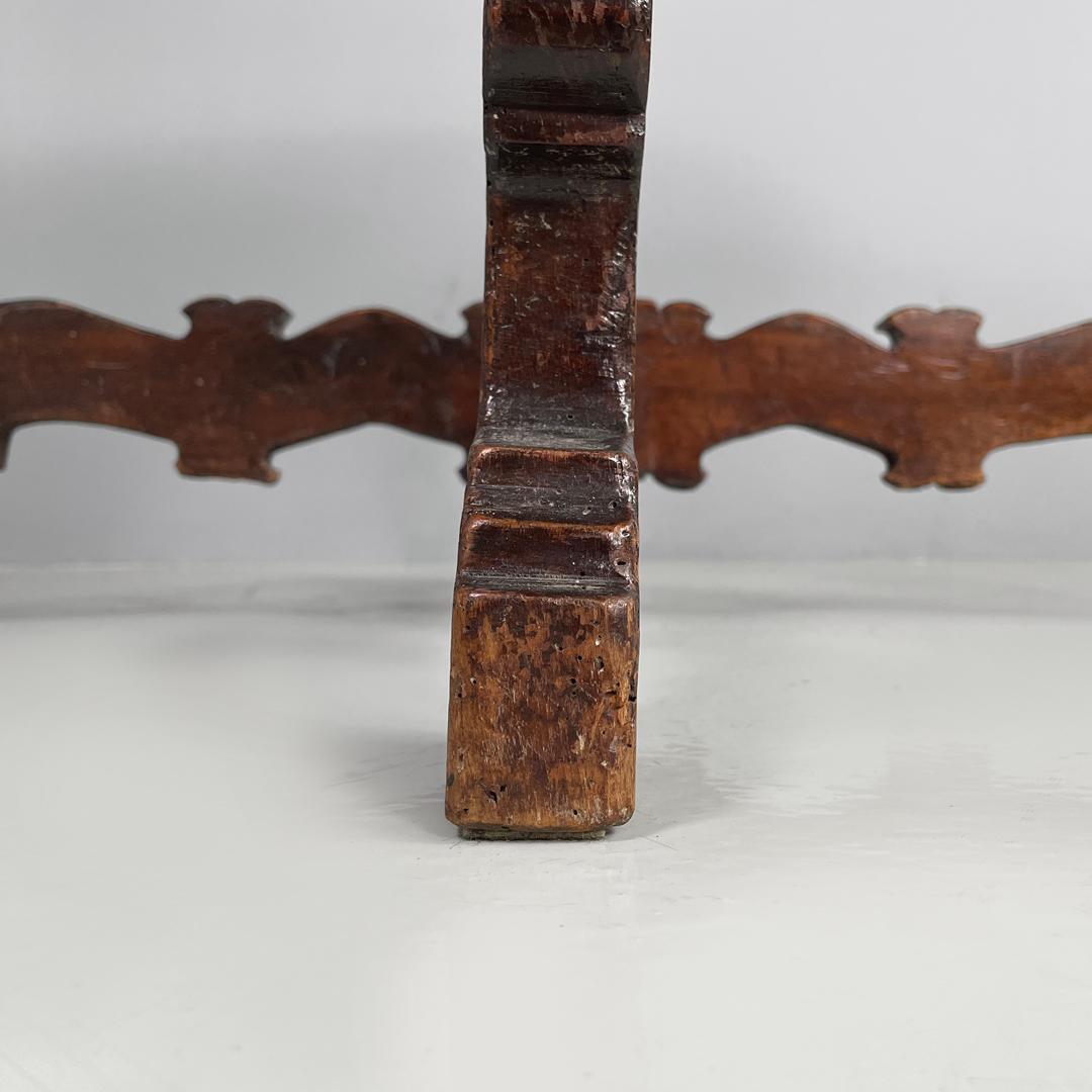 Italian antique wooden round dining table with decorated legs, early 1800s For Sale 15