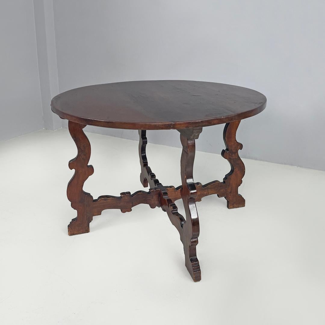 Italian antique wooden round dining table with decorated legs, early 1800s In Good Condition For Sale In MIlano, IT