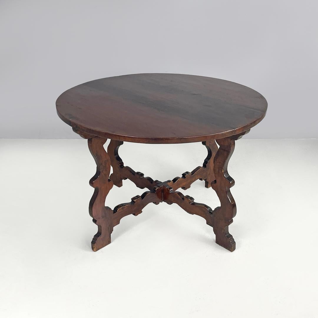 Wood Italian antique wooden round dining table with decorated legs, early 1800s For Sale