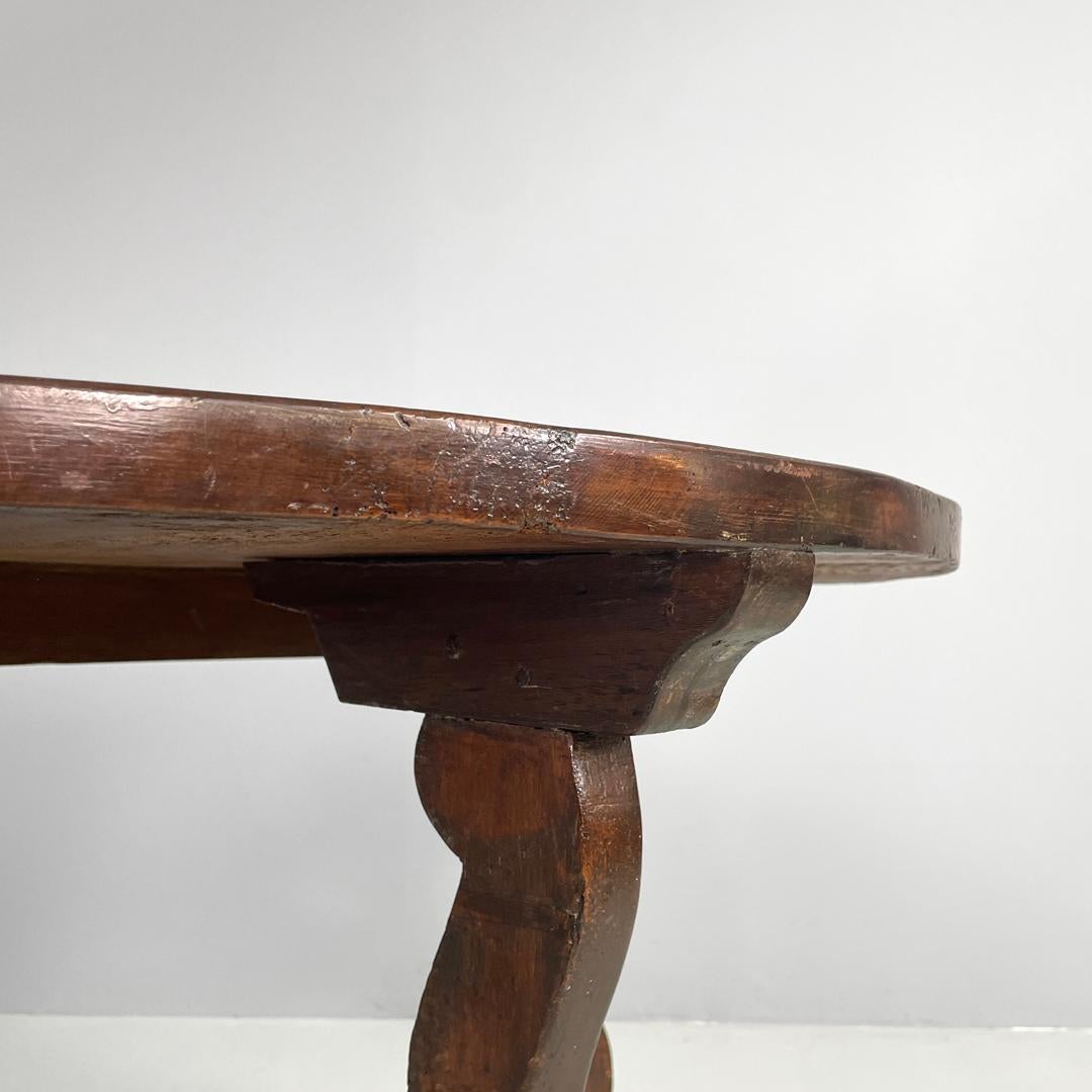 Italian antique wooden round dining table with decorated legs, early 1800s For Sale 2