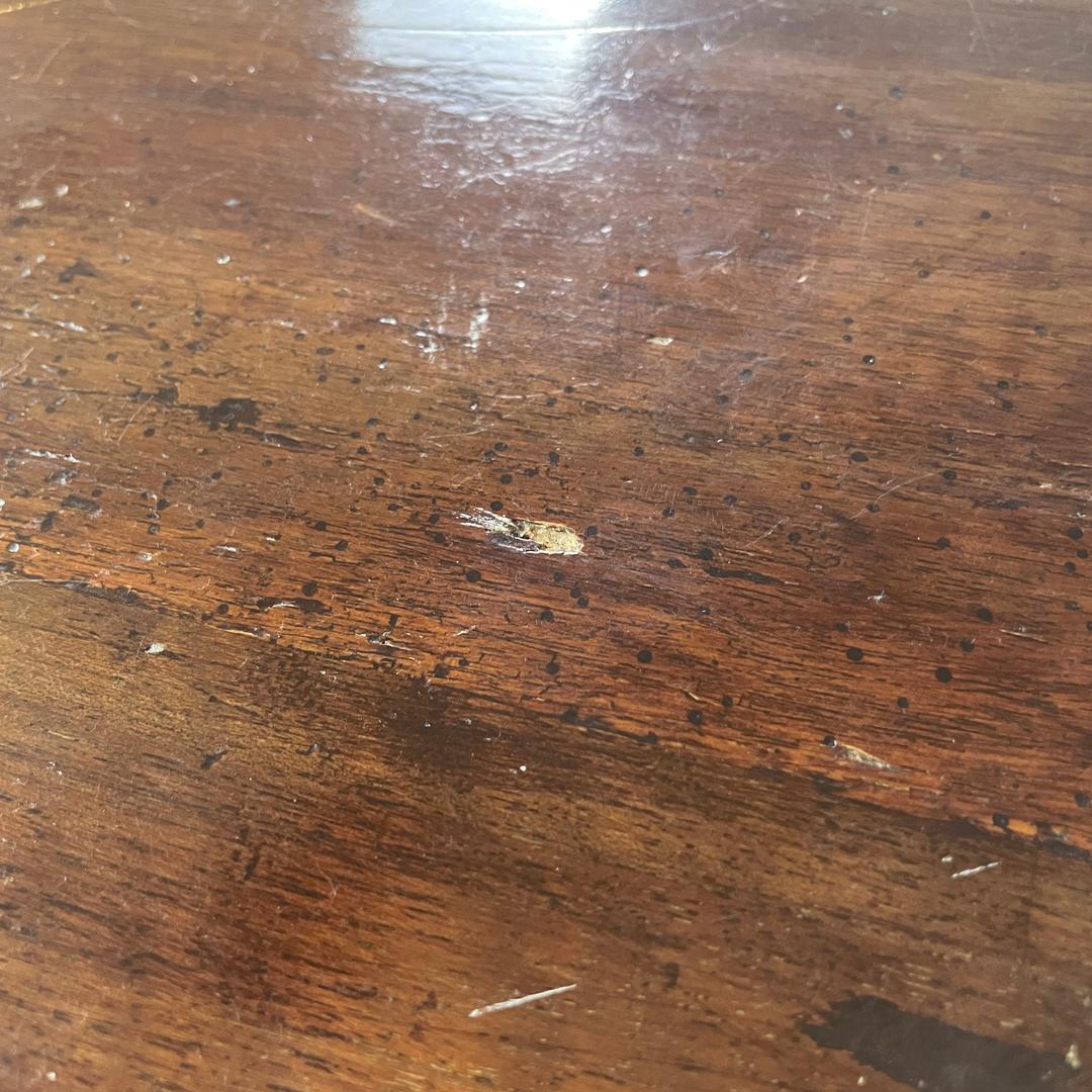 Italian antique wooden round dining table with decorated legs, early 1800s For Sale 4