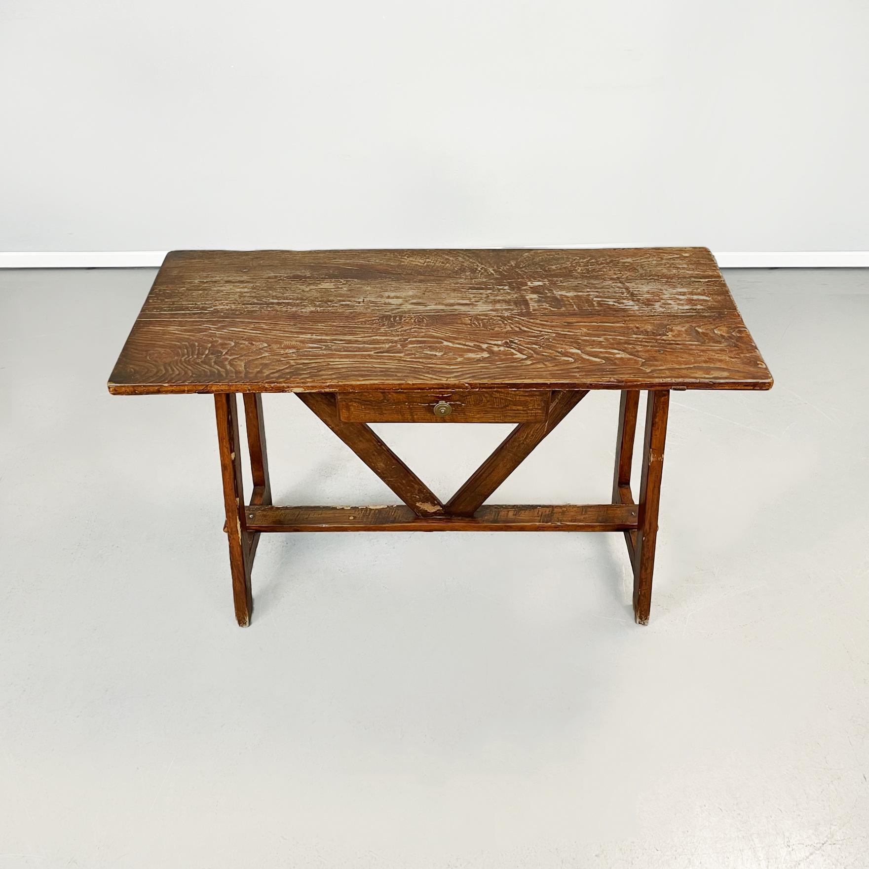 Bois Table italienne ancienne en bois Fratino avec tiroir, années 1900 en vente