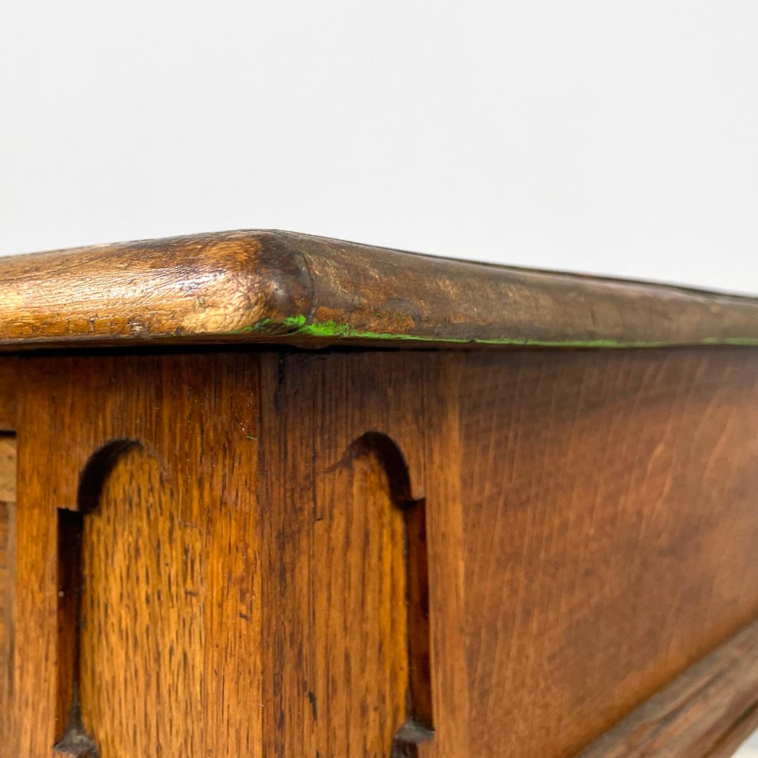 Table italienne ancienne en bois avec deux tiroirs et pieds tournés, années 1800 en vente 4