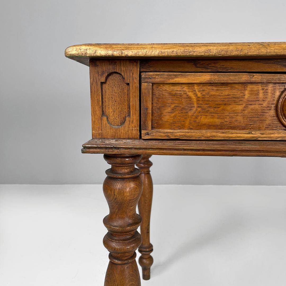 Table italienne ancienne en bois avec deux tiroirs et pieds tournés, années 1800 en vente 6