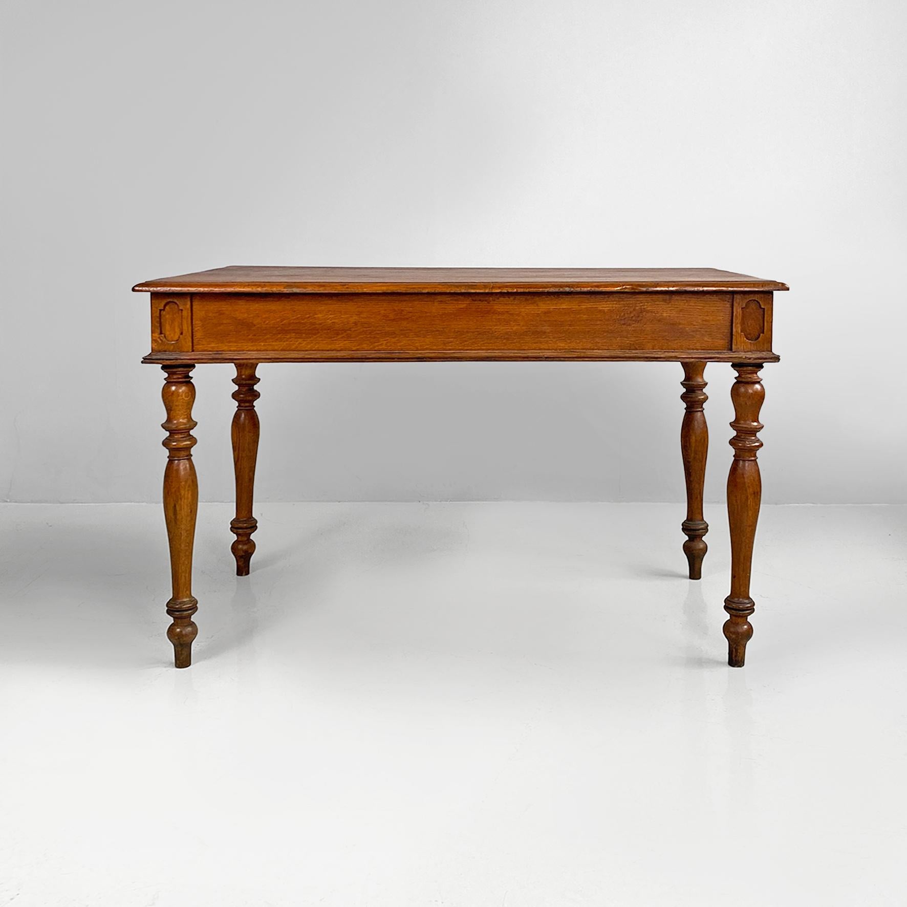 Table italienne ancienne en bois avec deux tiroirs et pieds tournés, années 1800 en vente 8
