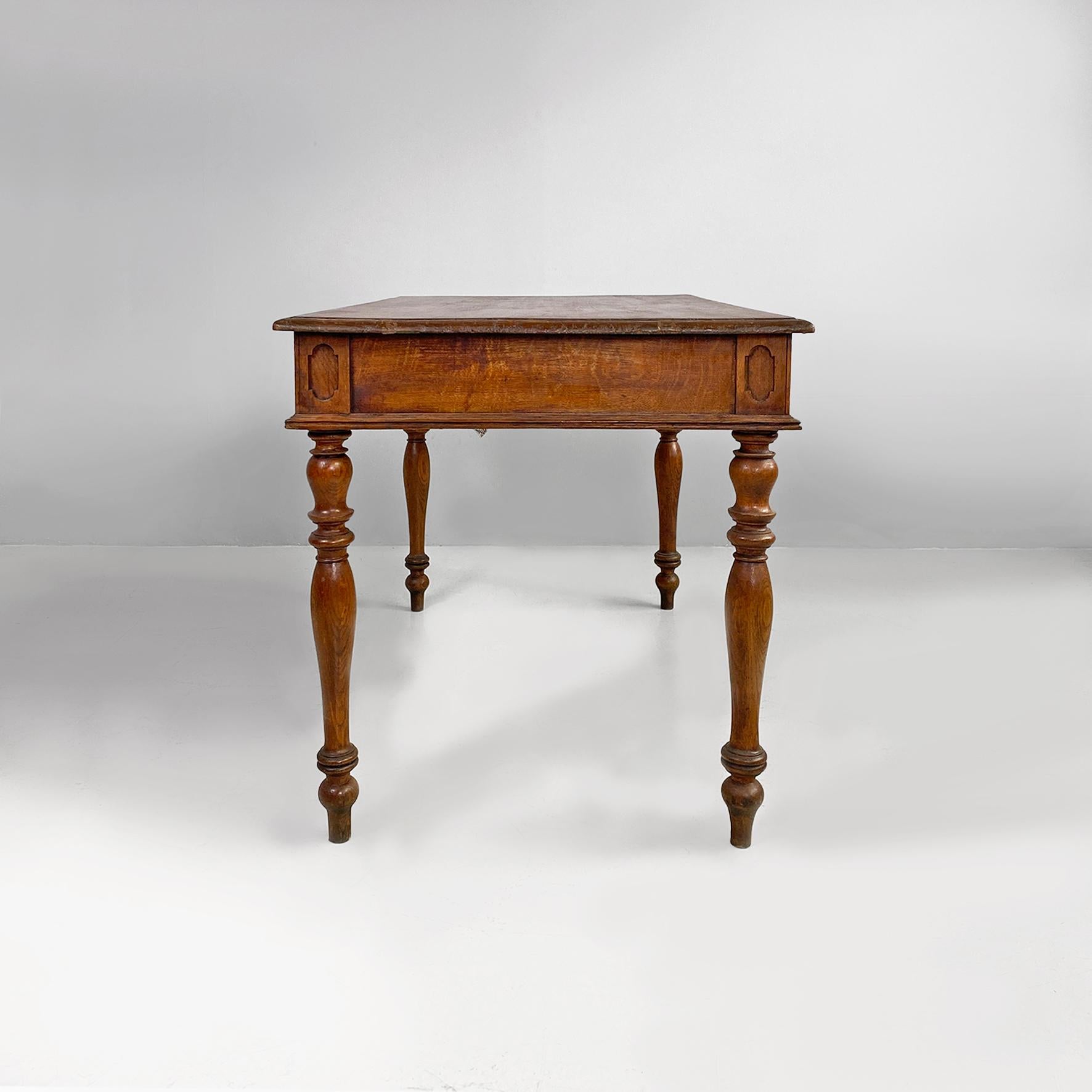 Table italienne ancienne en bois avec deux tiroirs et pieds tournés, années 1800 en vente 9