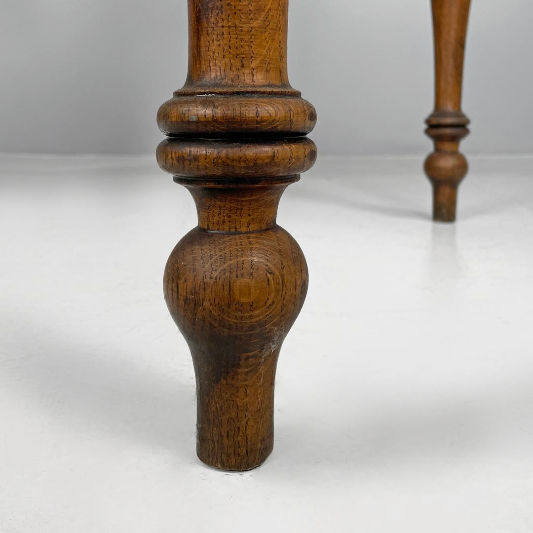 Table italienne ancienne en bois avec deux tiroirs et pieds tournés, années 1800 en vente 11