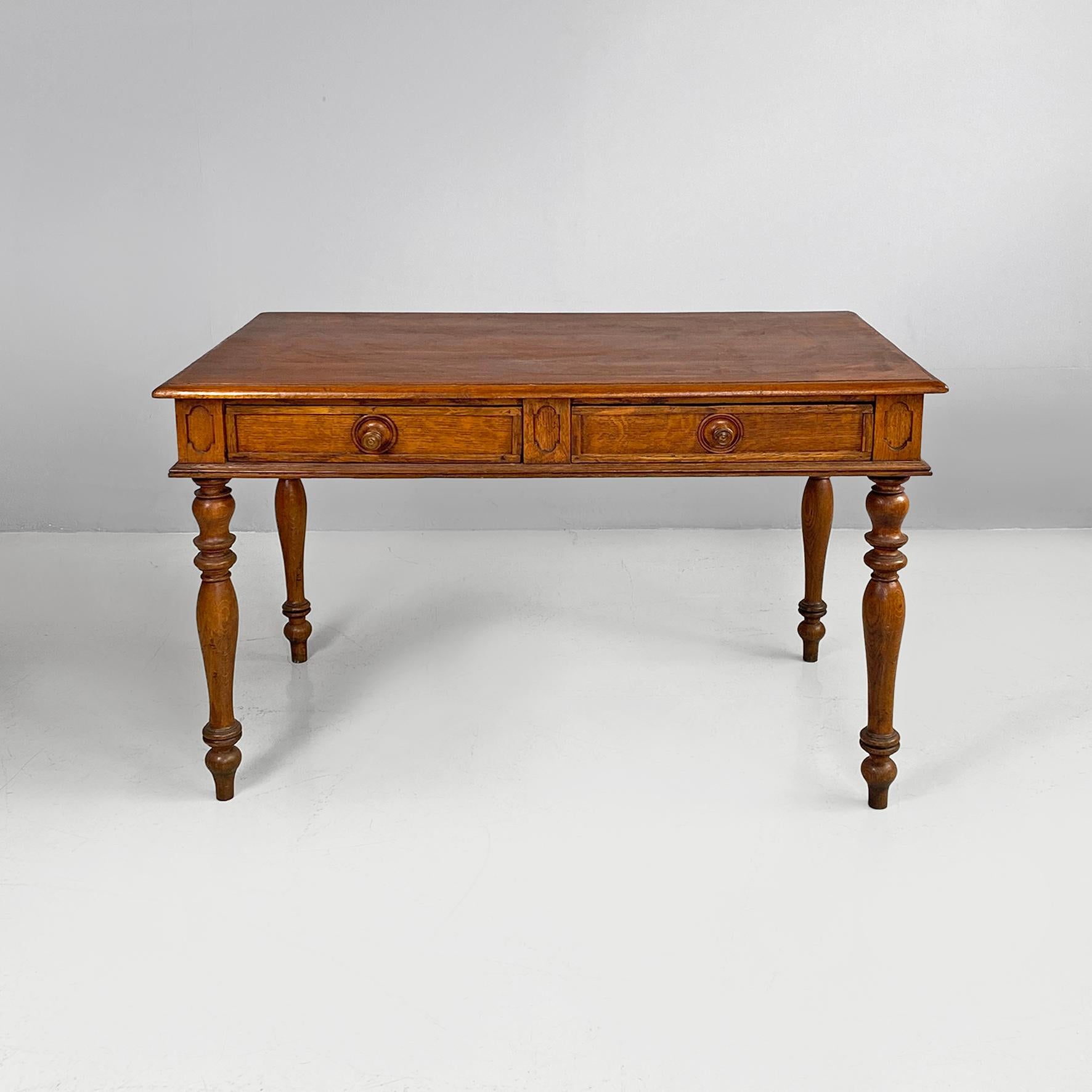 Table italienne ancienne en bois avec deux tiroirs et pieds tournés, années 1800 en vente 12
