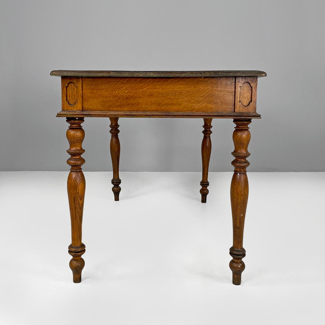 Italian antique wooden table with two drawers and turned legs, 1800s In Distressed Condition For Sale In MIlano, IT