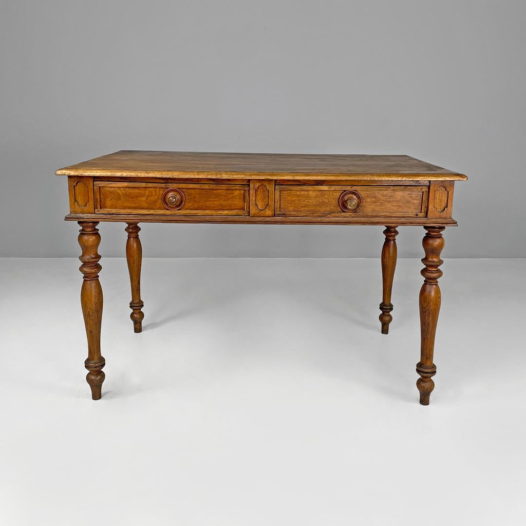 Early 19th Century Table italienne ancienne en bois avec deux tiroirs et pieds tournés, années 1800 en vente
