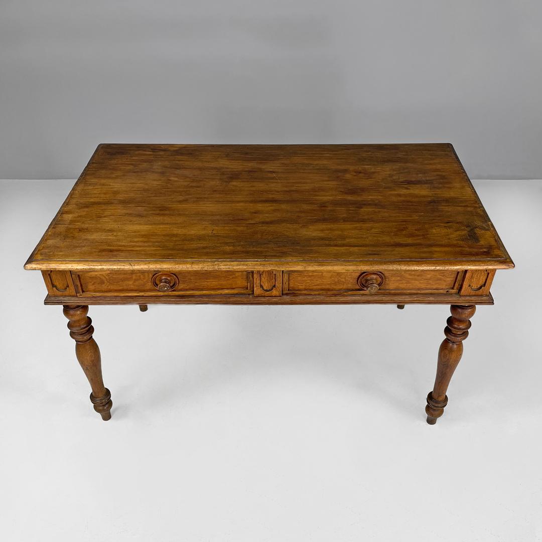 Bois Table italienne ancienne en bois avec deux tiroirs et pieds tournés, années 1800 en vente