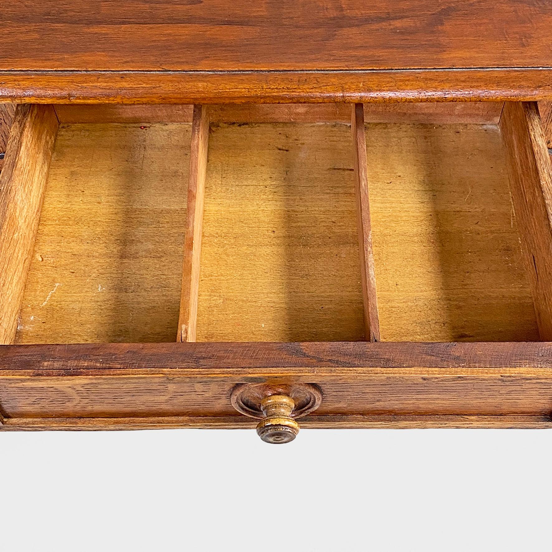 Table italienne ancienne en bois avec deux tiroirs et pieds tournés, années 1800 en vente 2