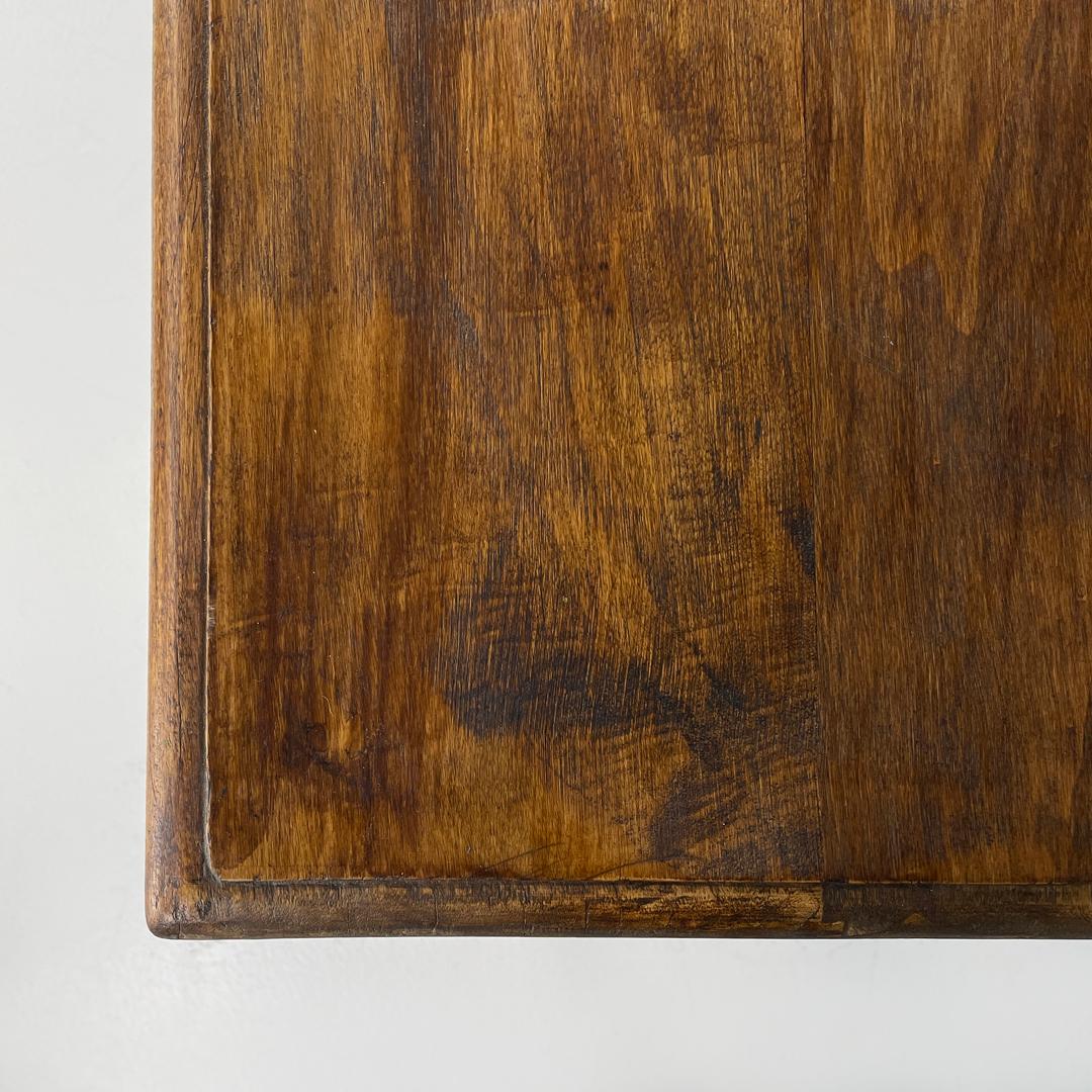 Table italienne ancienne en bois avec deux tiroirs et pieds tournés, années 1800 en vente 3