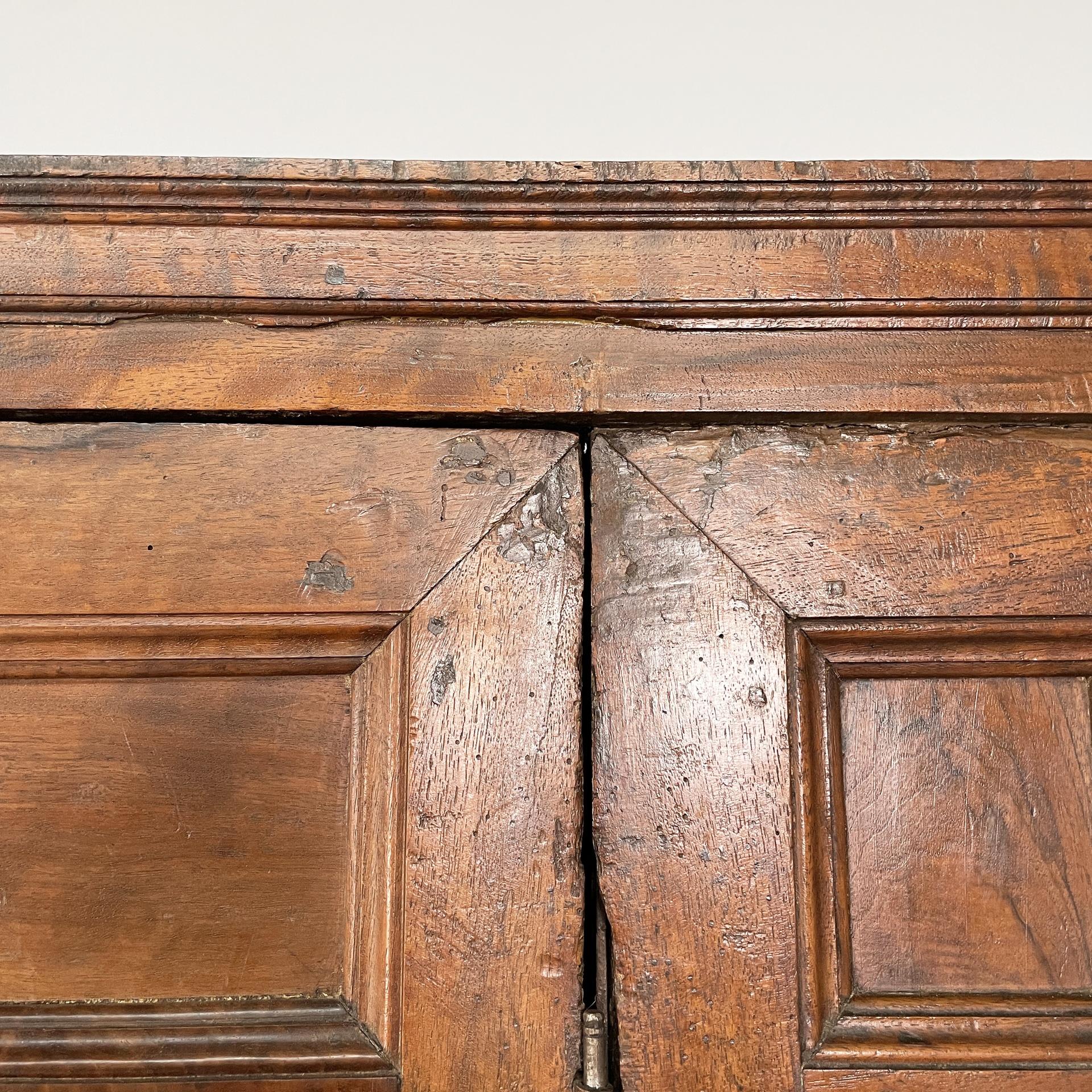 Italian antique wooden wardrobe with decorated doors, 1800s in vendita 8