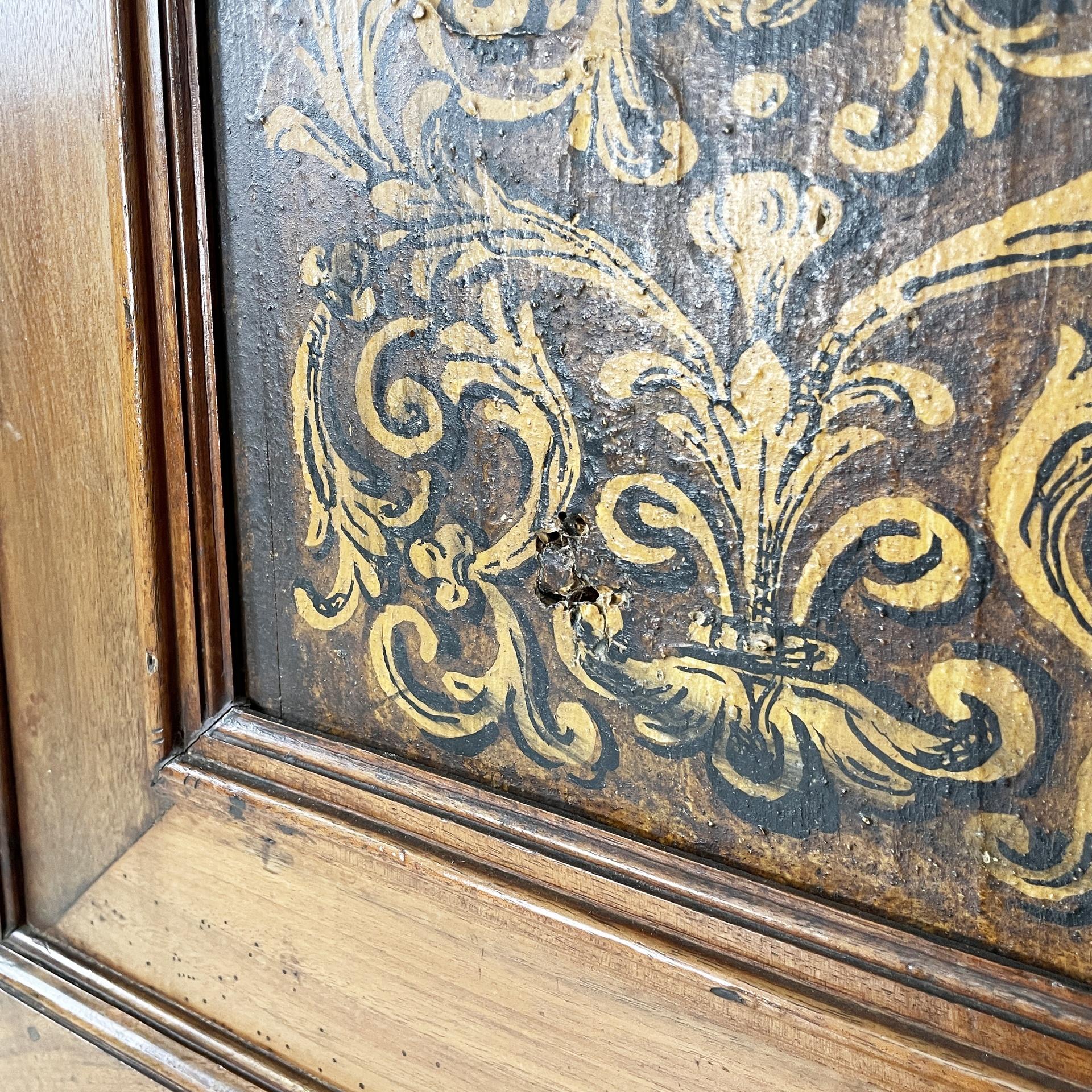 Italian antique wooden wardrobe with decorated doors, 1800s in vendita 1