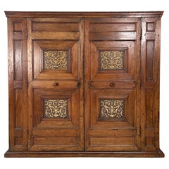 Armario antiguo italiano de madera con puertas decoradas, 1800