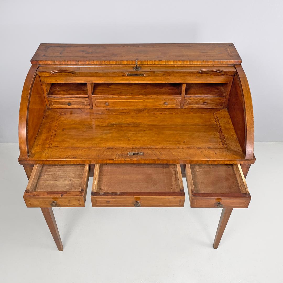 Table d'écriture italienne ancienne en bois avec fermeture et clé en laiton, années 1700 en vente 5