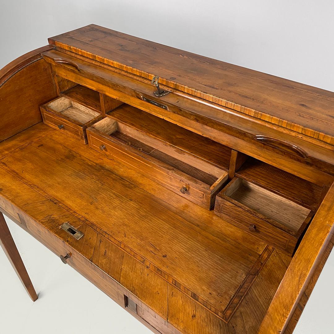 Table d'écriture italienne ancienne en bois avec fermeture et clé en laiton, années 1700 en vente 6
