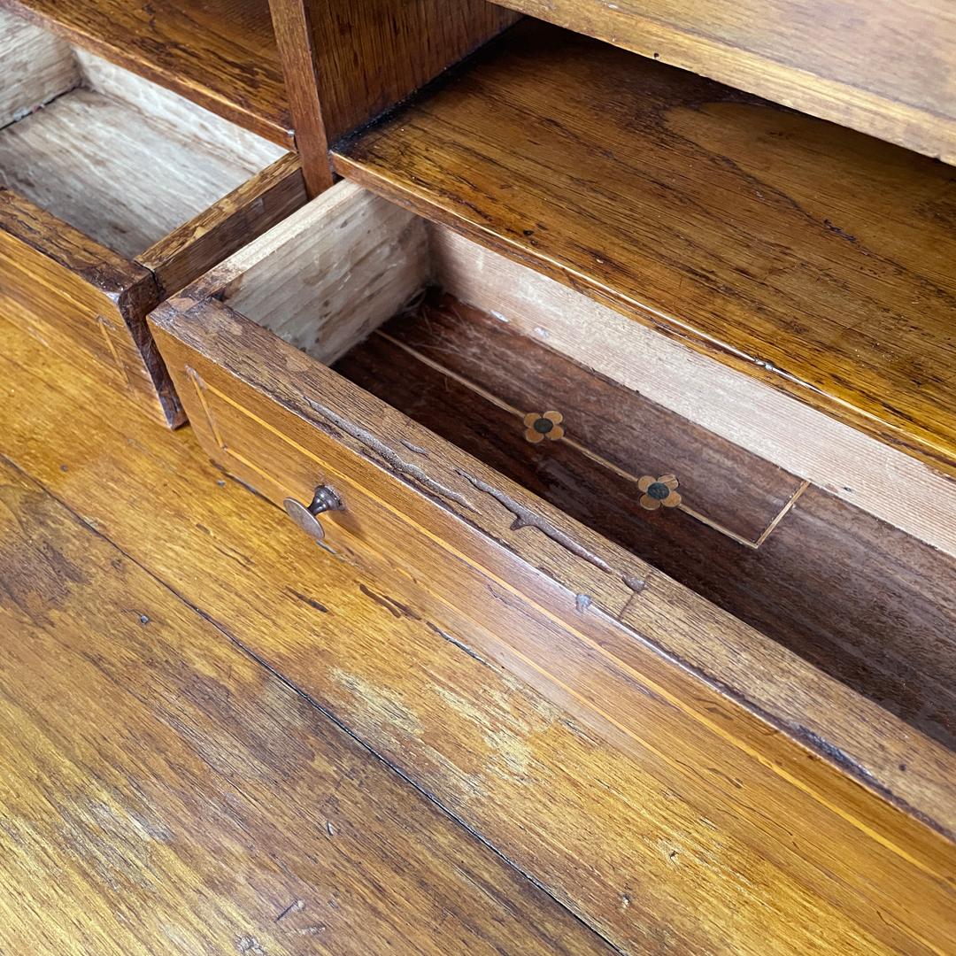 Table d'écriture italienne ancienne en bois avec fermeture et clé en laiton, années 1700 en vente 9