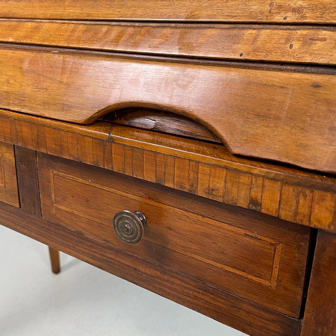 Table d'écriture italienne ancienne en bois avec fermeture et clé en laiton, années 1700 en vente 10