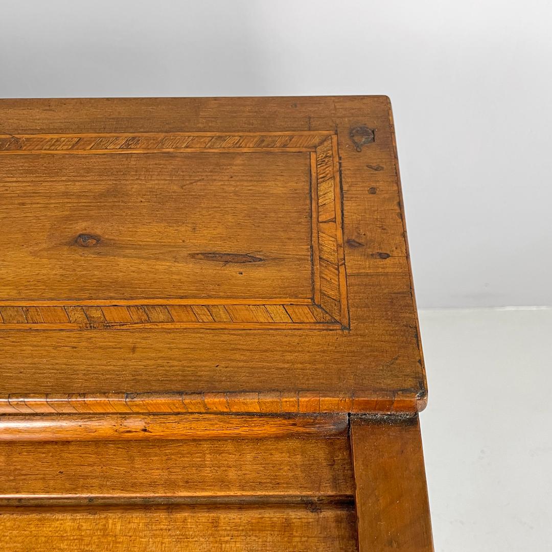 Table d'écriture italienne ancienne en bois avec fermeture et clé en laiton, années 1700 en vente 13
