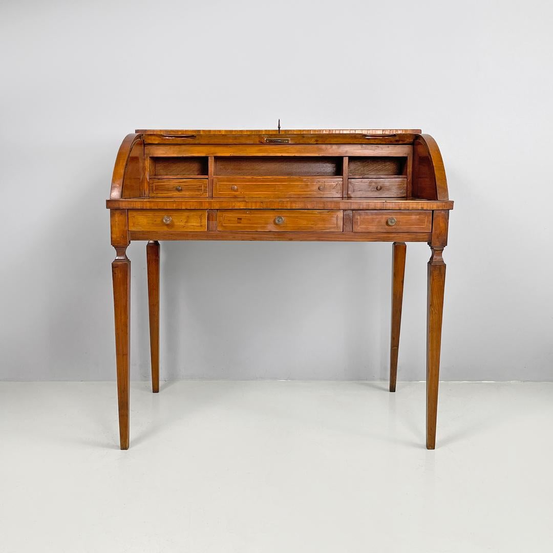 Table d'écriture italienne ancienne en bois avec fermeture et clé en laiton, années 1700 Bon état - En vente à MIlano, IT