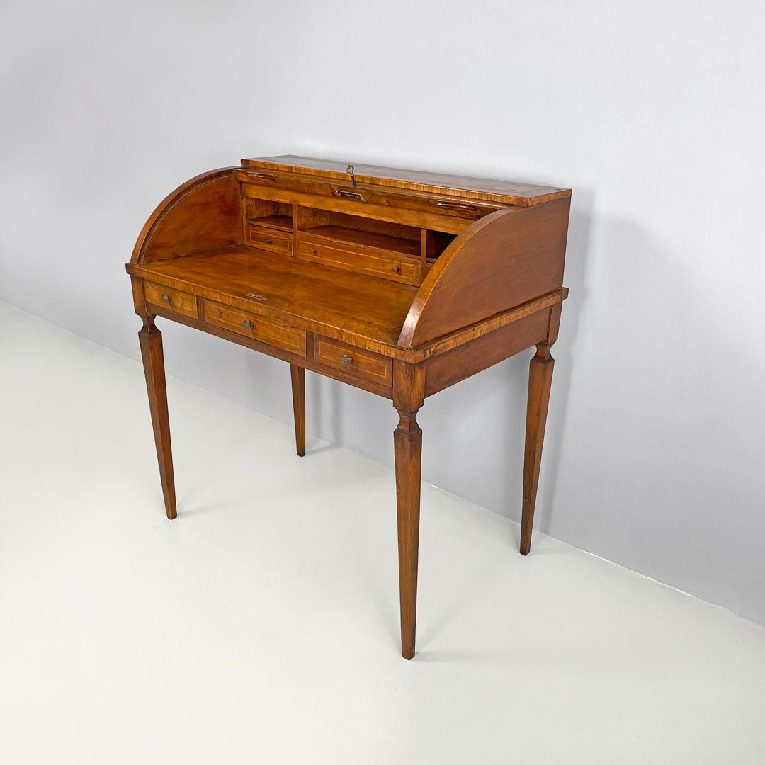 Table d'écriture italienne ancienne en bois avec fermeture et clé en laiton, années 1700 en vente 2