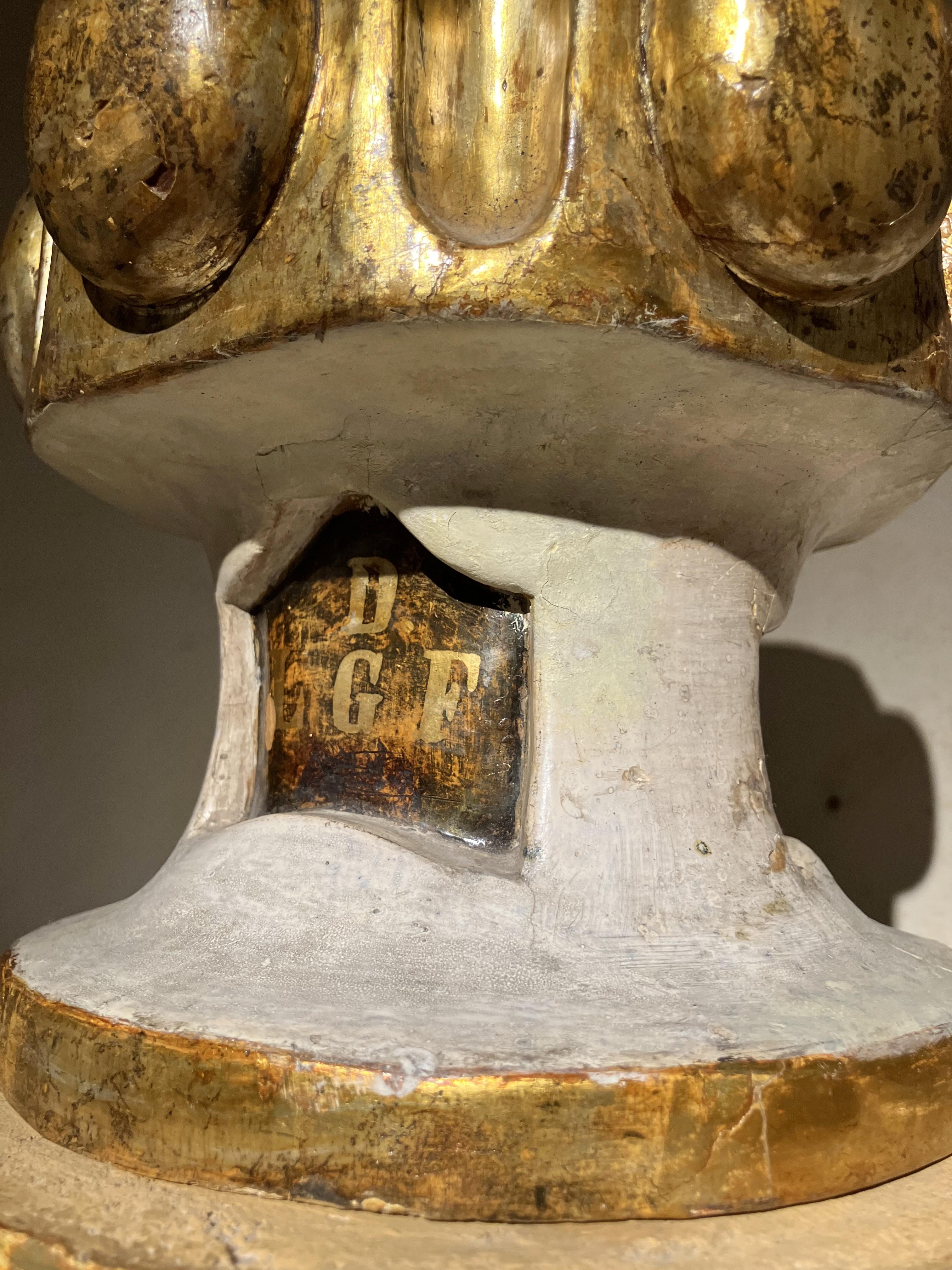 Vases italiens anciens Louis XIV laqués en laque et dorés en vente 7