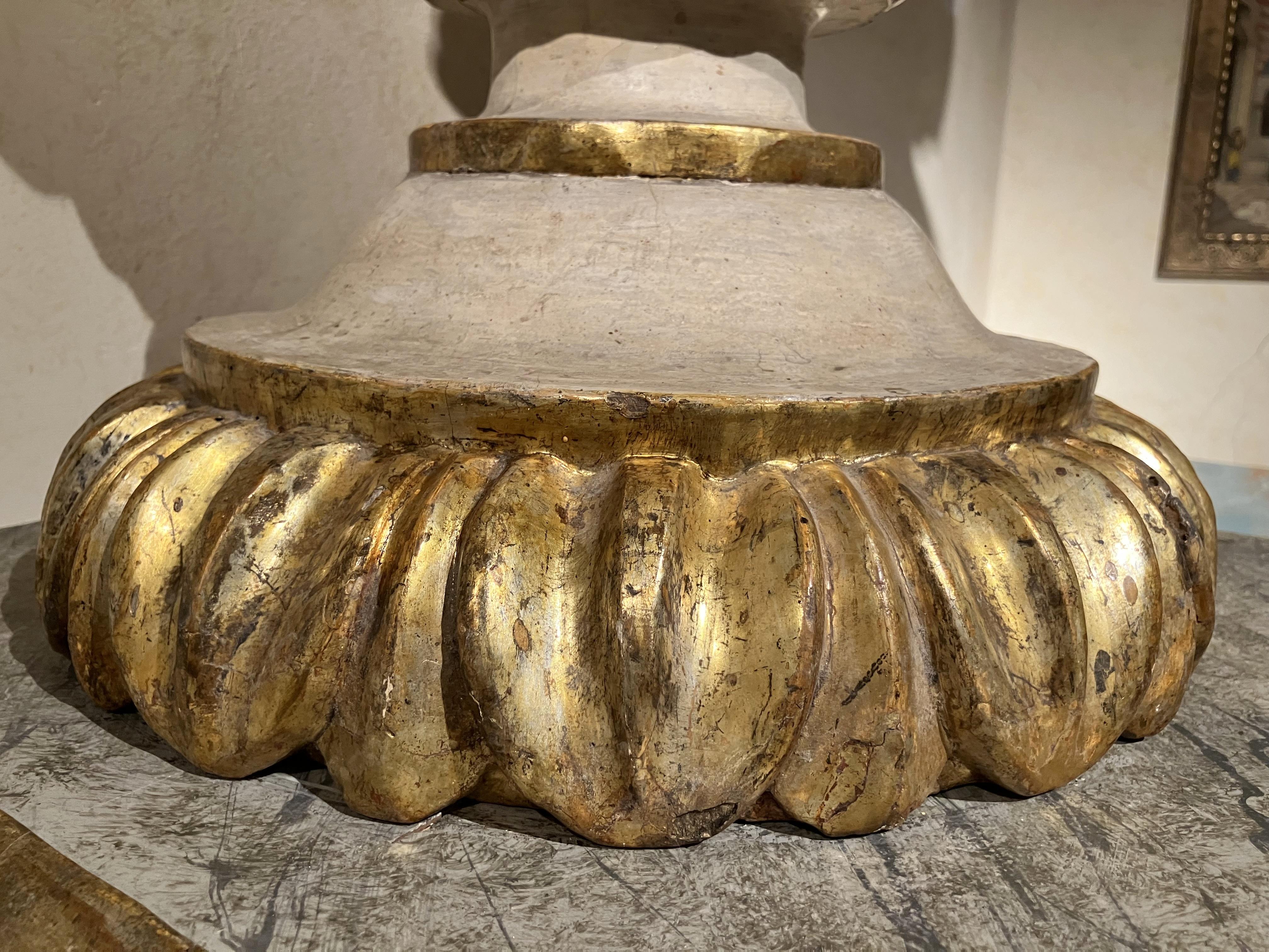 Vases italiens anciens Louis XIV laqués en laque et dorés en vente 8