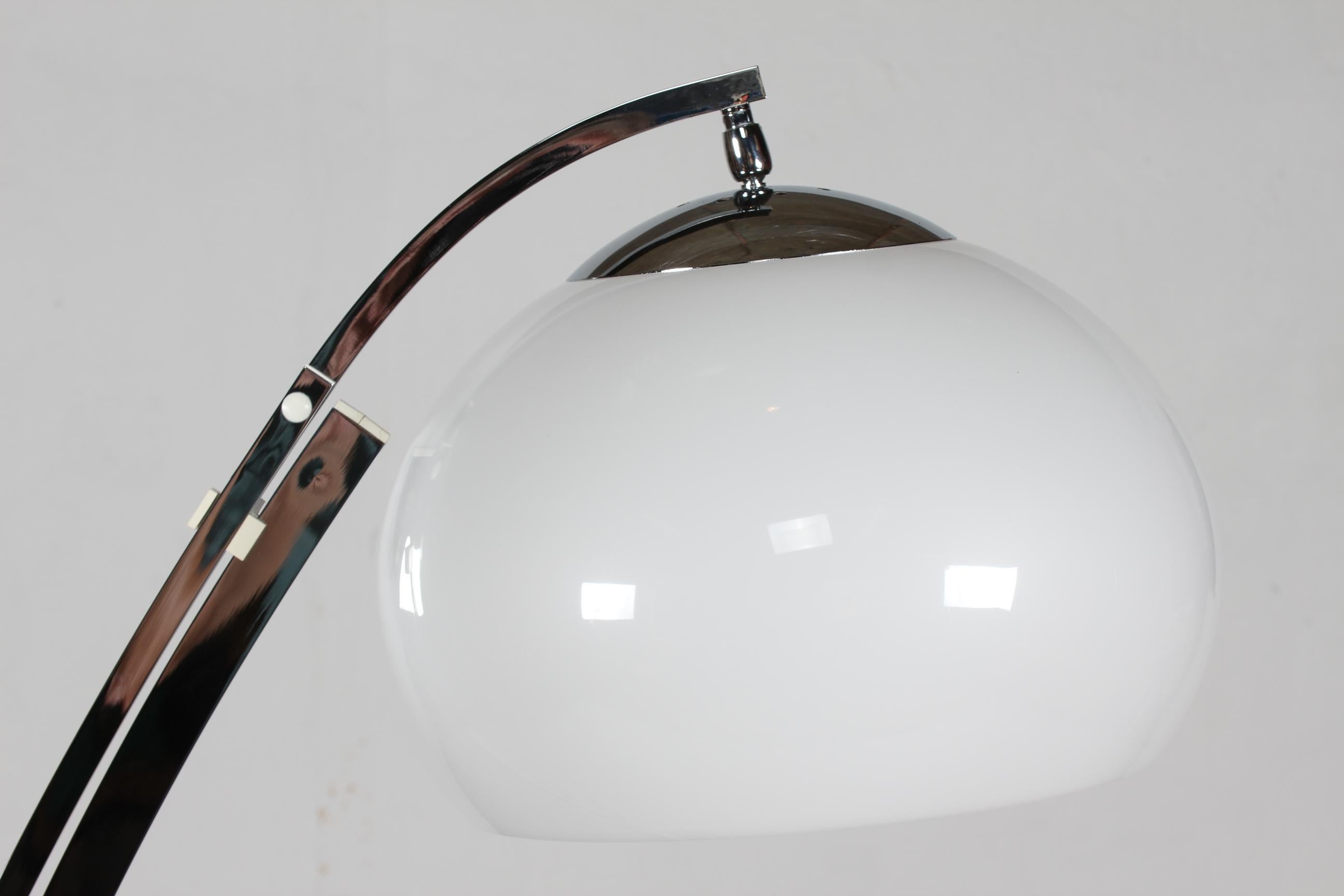 Italienische Stehlampe „Arc“ von Goffredo Reggiani für Studio Reggiani, Italien, 1960er Jahre (Gemalt) im Angebot