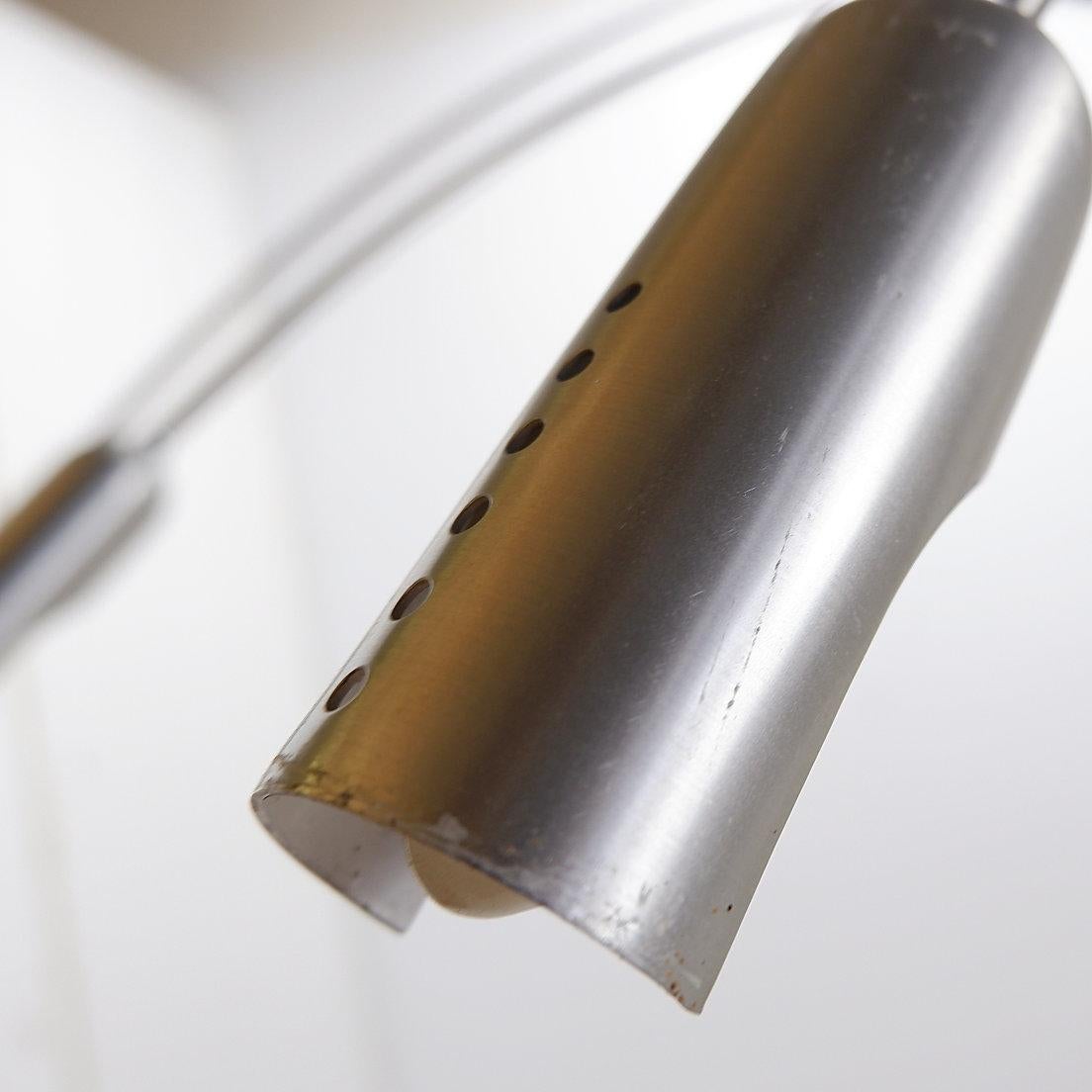 Lampada da terra ad arco italiana con 5 bracci in cromo spazzolato - anni '70 In condizioni buone in vendita a Linkebeek, BE