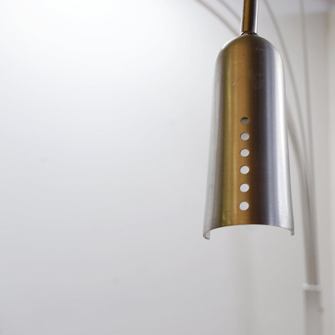 XX secolo Lampada da terra ad arco italiana con 5 bracci in cromo spazzolato - anni '70 in vendita