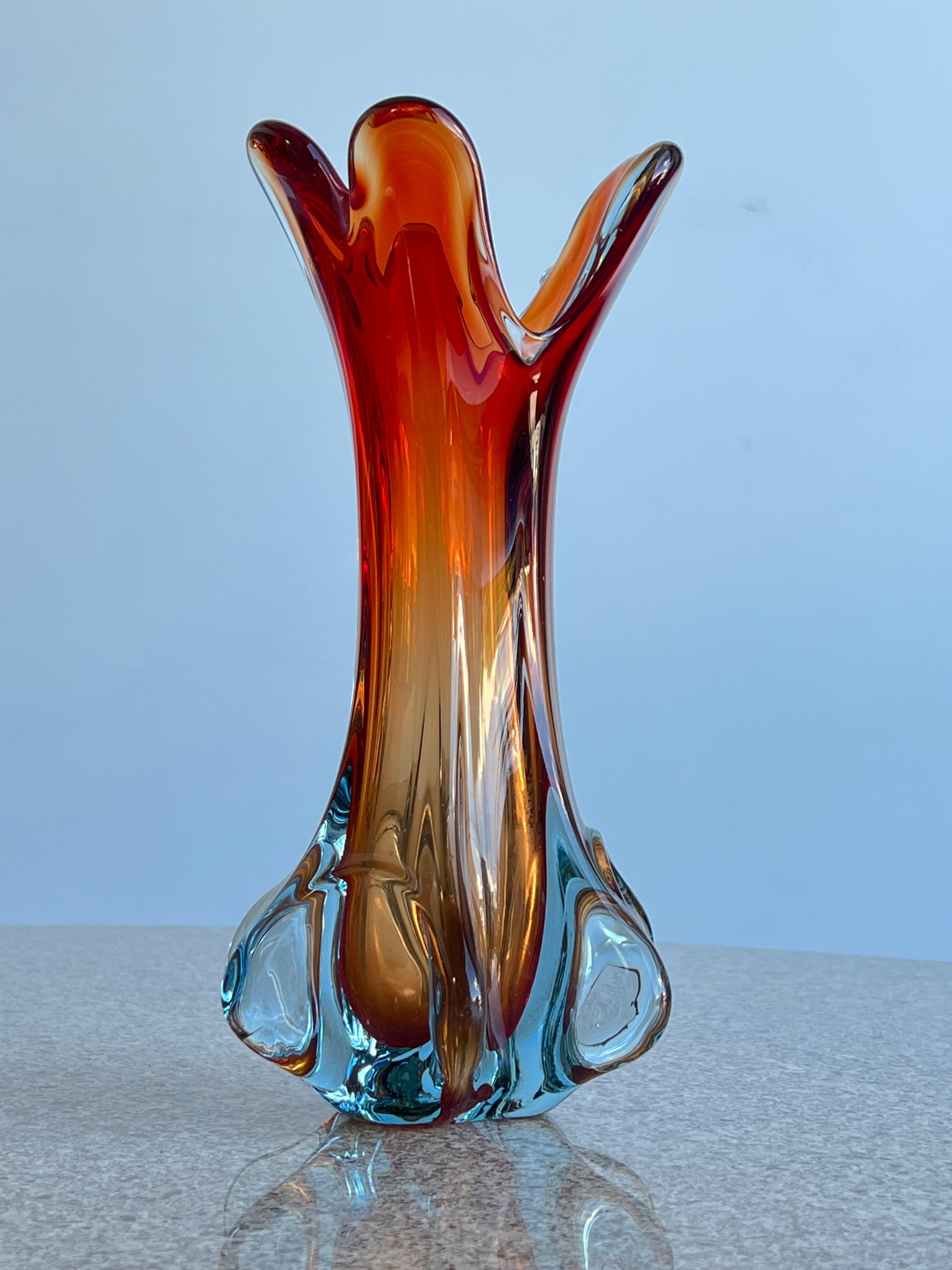 Colourful large mid-century Murano glass vase out of the famous glass art workshop Sommerso in Venezia Italy. Artfully made around 1960/70 this decorative, beautifully shaped glass vase impresses with its pleasing coloration going from a shining red