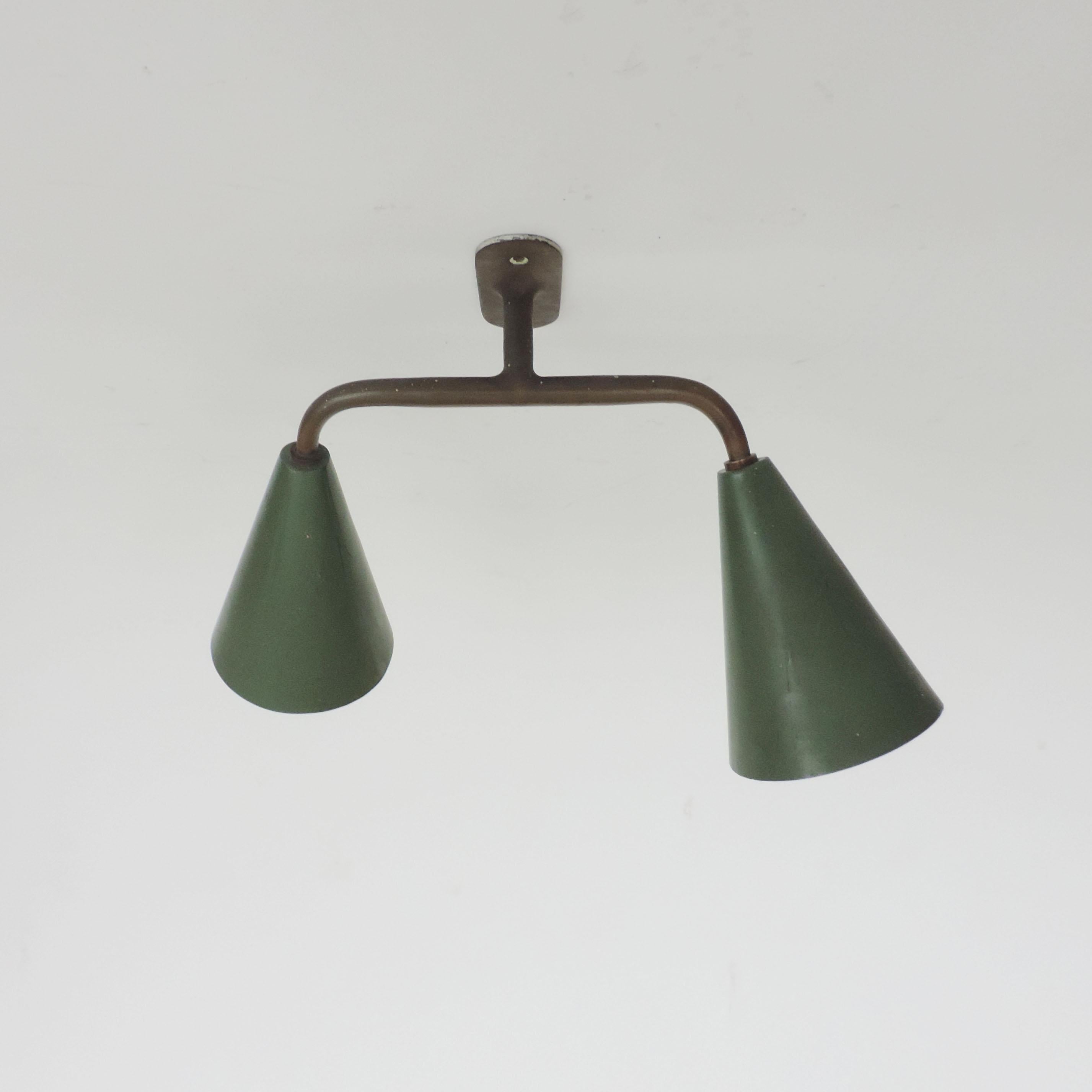 Mid-Century Modern Italian Architect 1940s Double Cone Wall Lamp in Brass and Metal For Sale