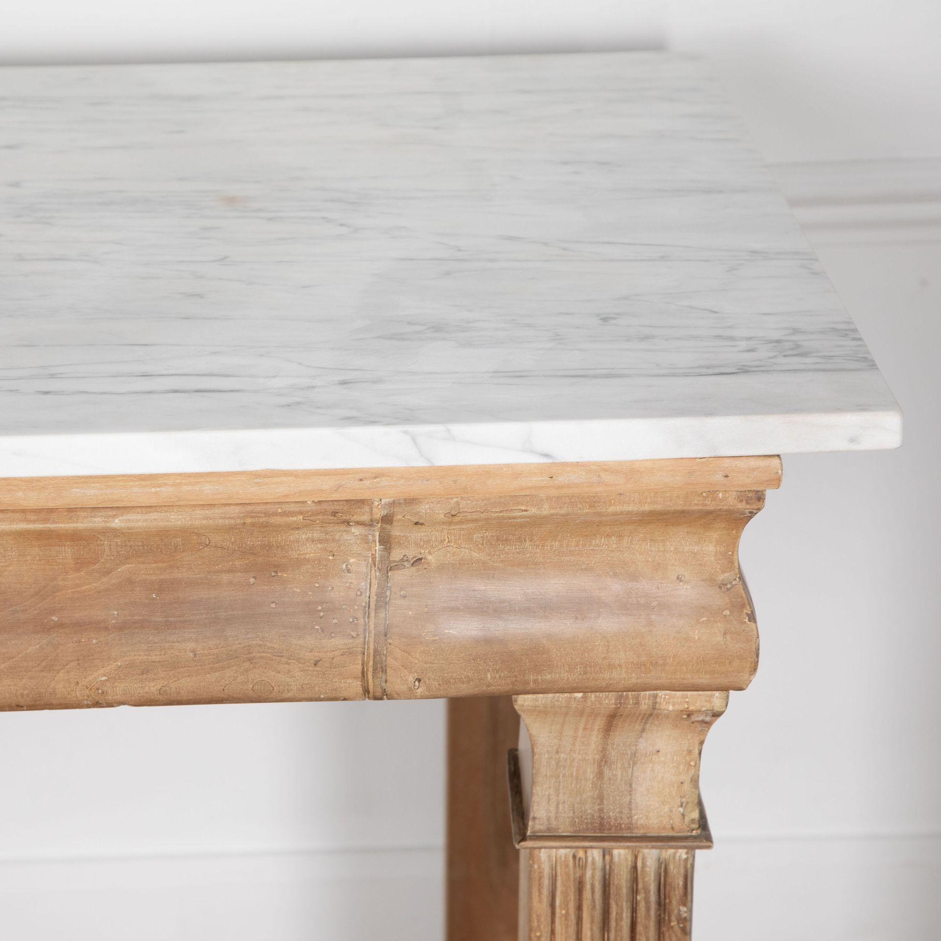 Table console en noyer blanchi d'architecture italienne en vente 6