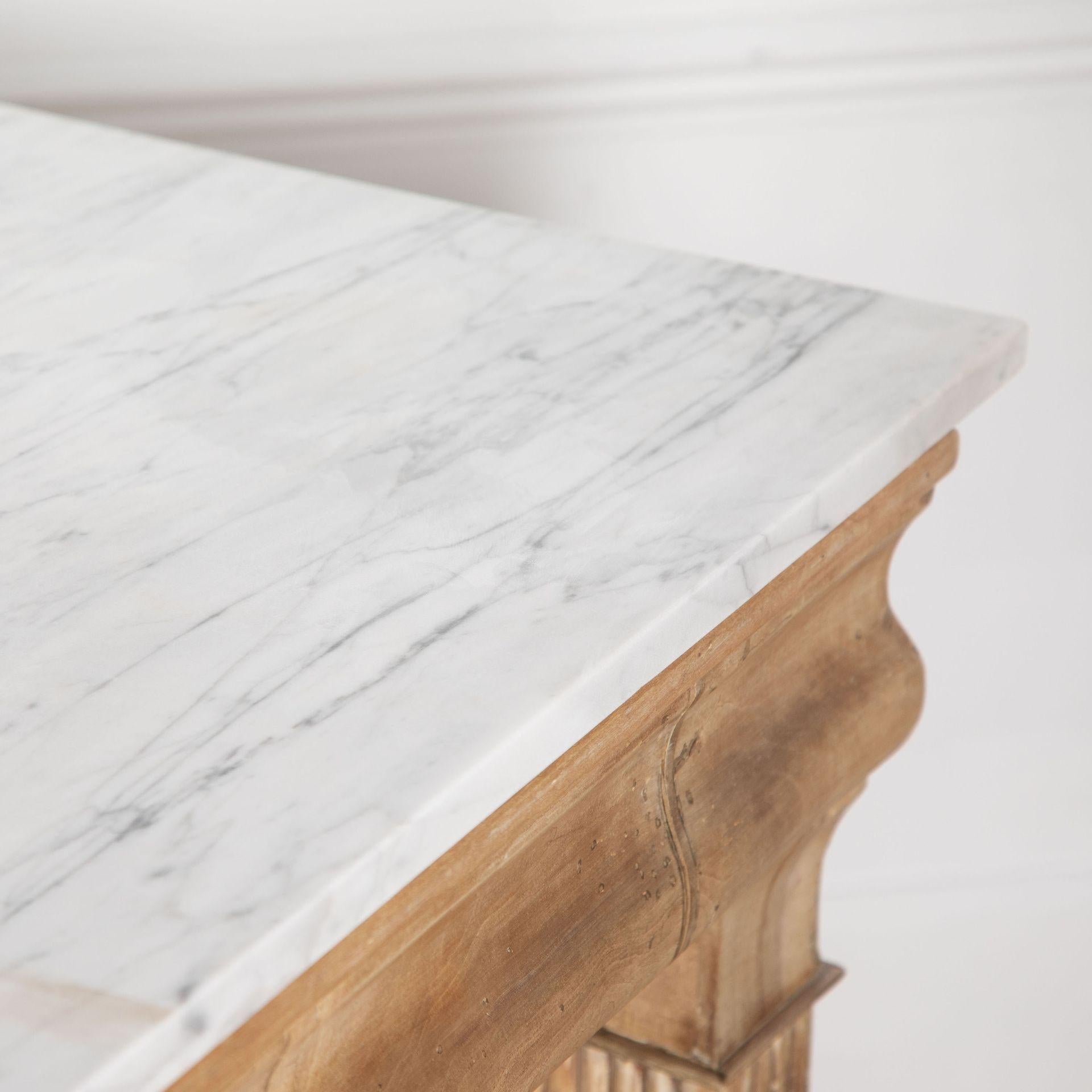 XIXe siècle Table console en noyer blanchi d'architecture italienne en vente