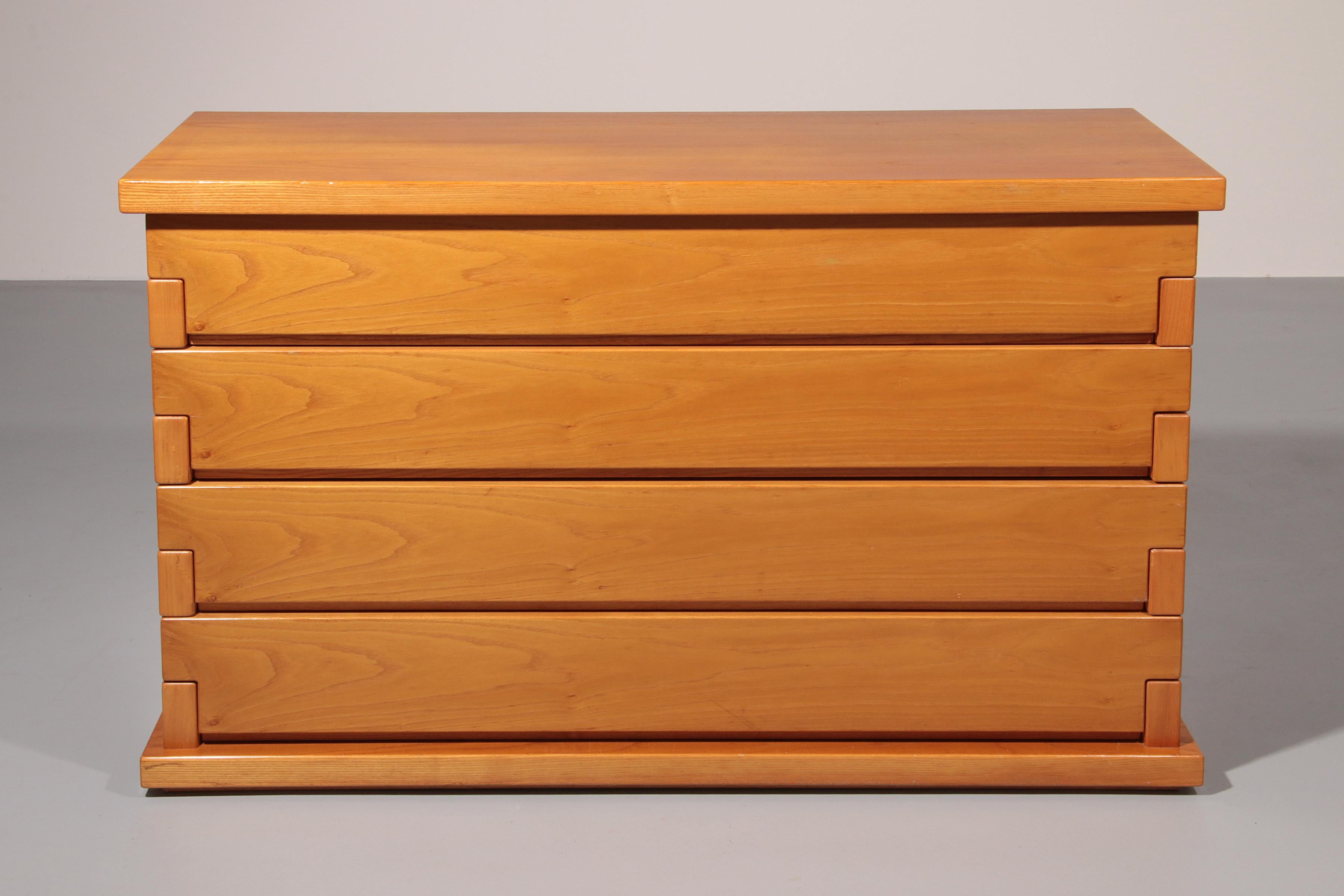 Mid-Century moderno Cassettiera architettonica italiana in frassino in vendita