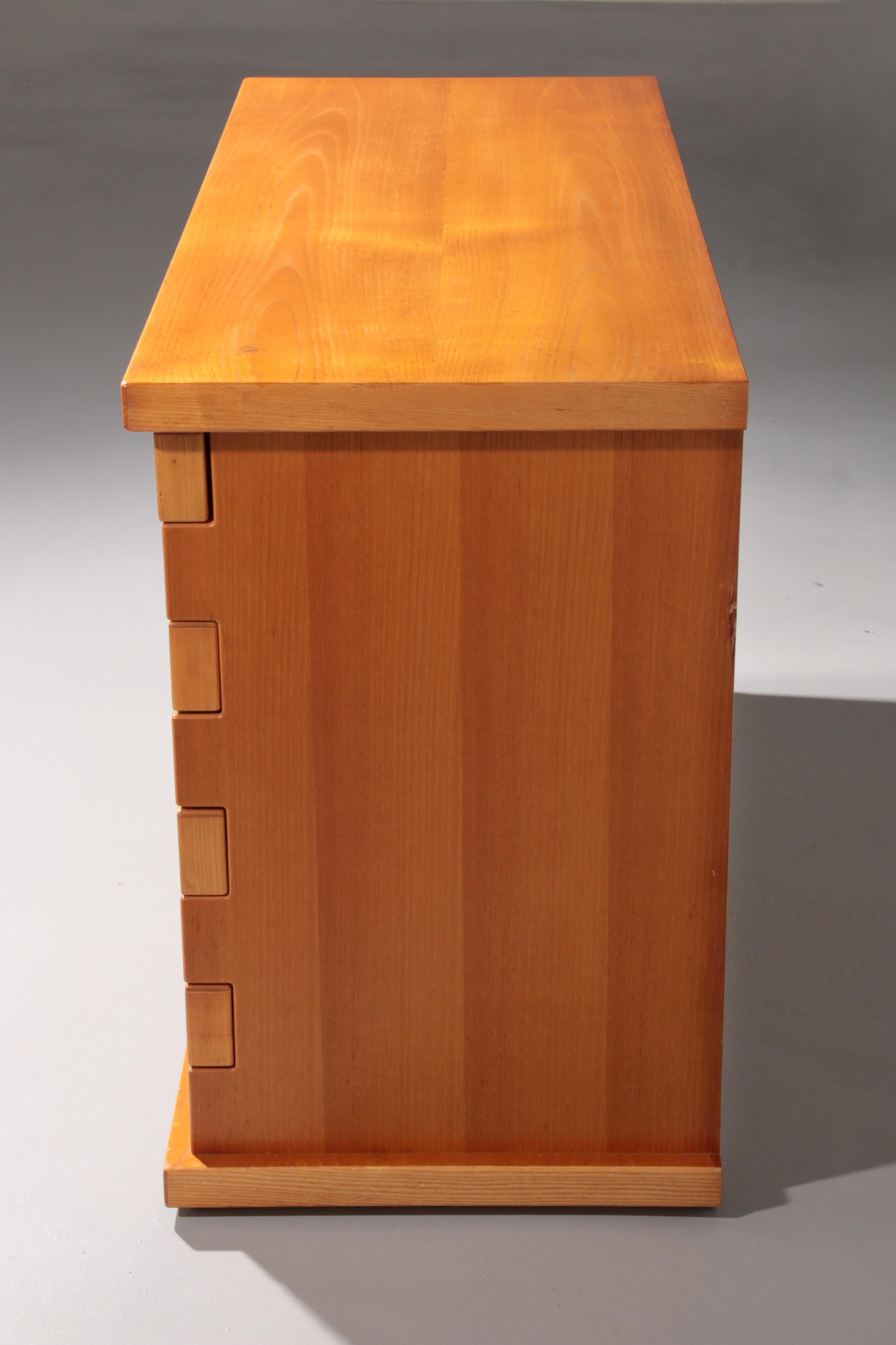 Cassettiera architettonica italiana in frassino In condizioni buone in vendita a Oirlo, LI