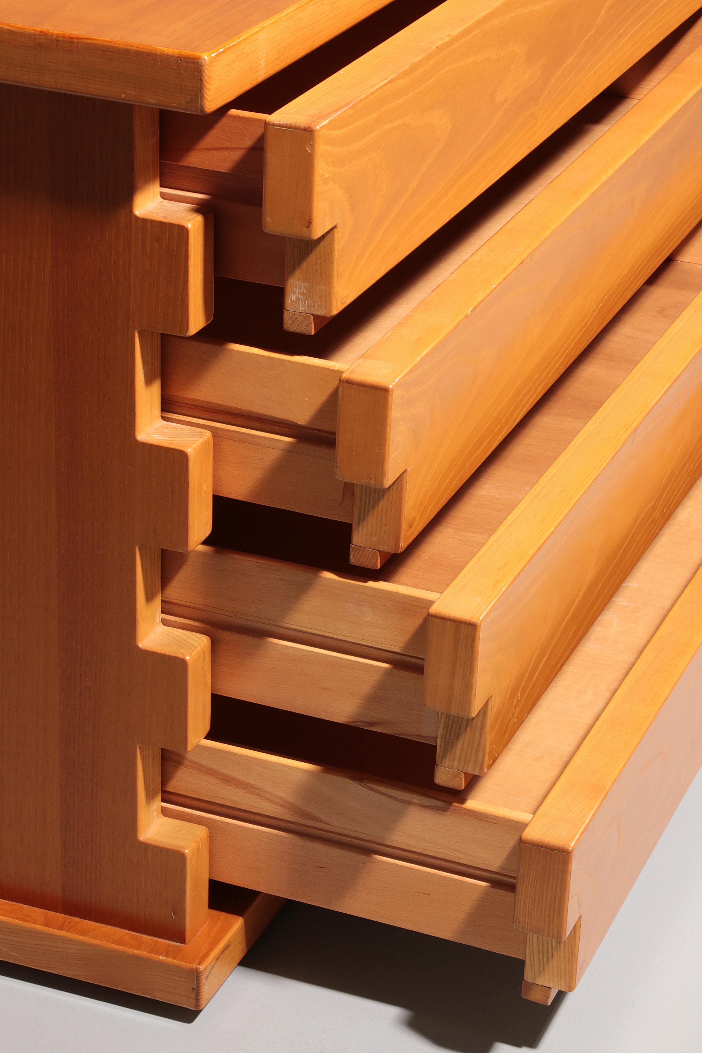 Cassettiera architettonica italiana in frassino in vendita 1