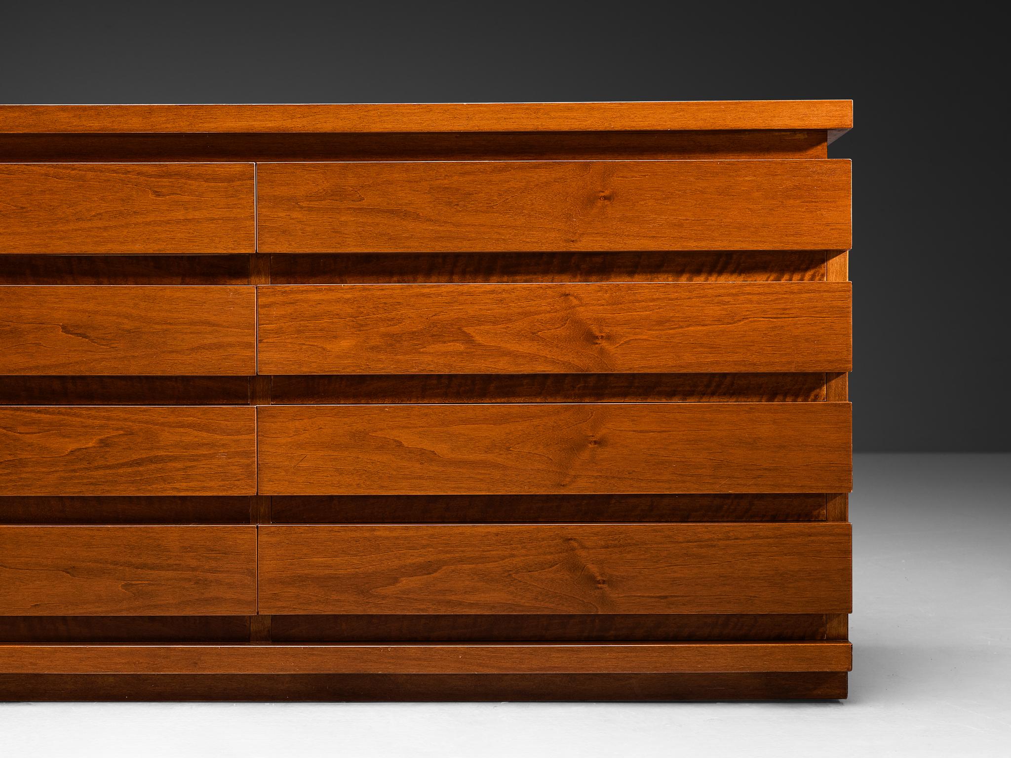Italian Architectural Chest of Drawers in Walnut In Good Condition For Sale In Waalwijk, NL