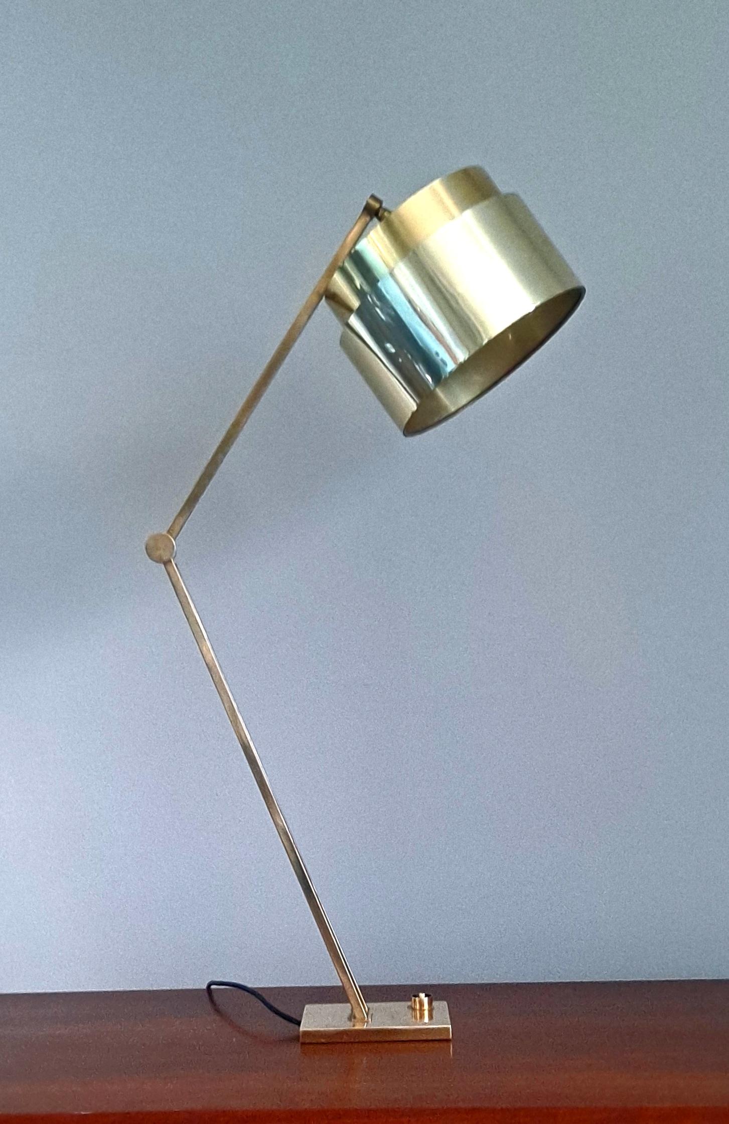 Italian Architectural Desk Brass Lamp In Good Condition For Sale In Los Angeles, CA