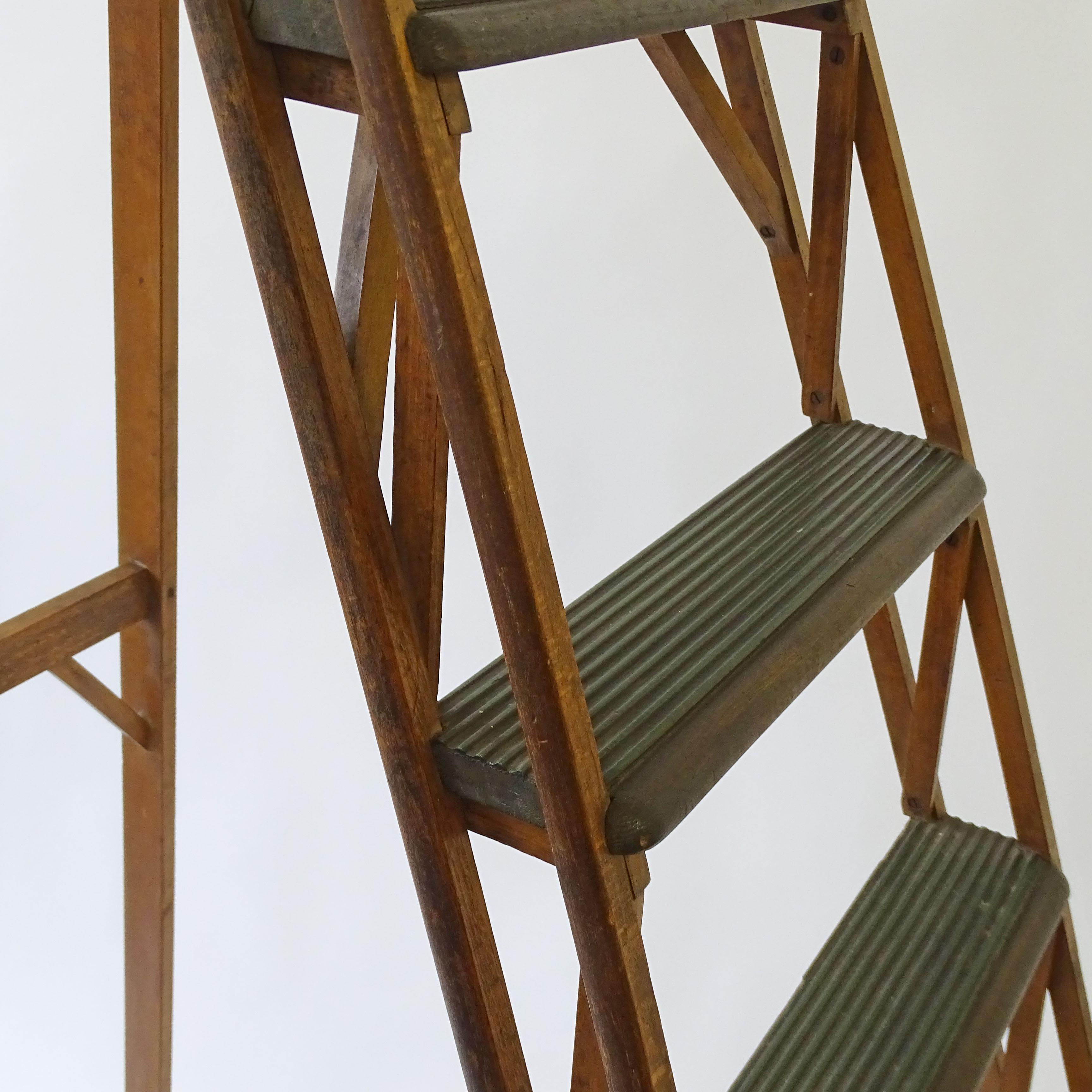 Mid-20th Century Italian Architectural Free Standing Library Ladder, 1950s