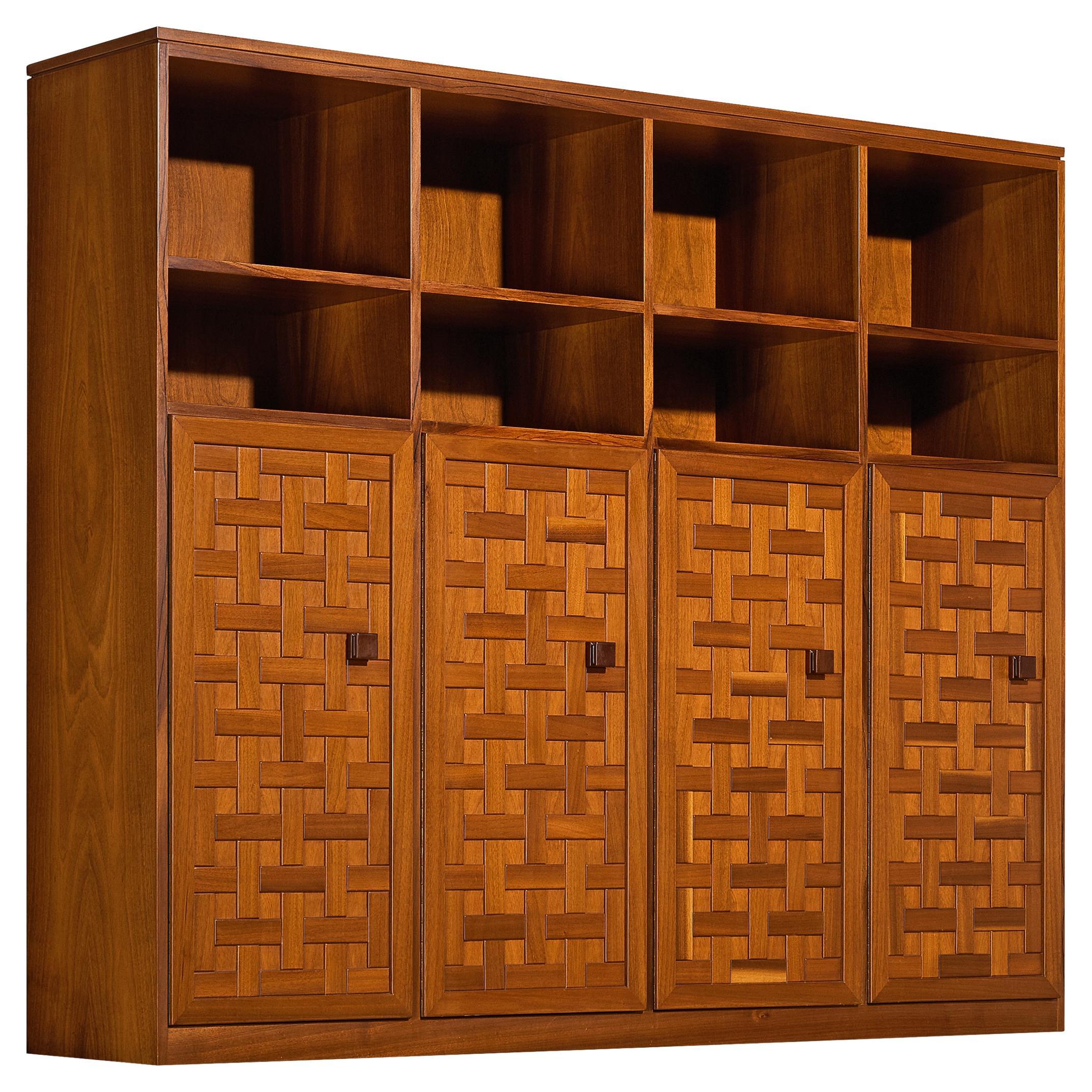 Higboard ou bibliothèque en noyer à structure quadrillée d'architecture italienne