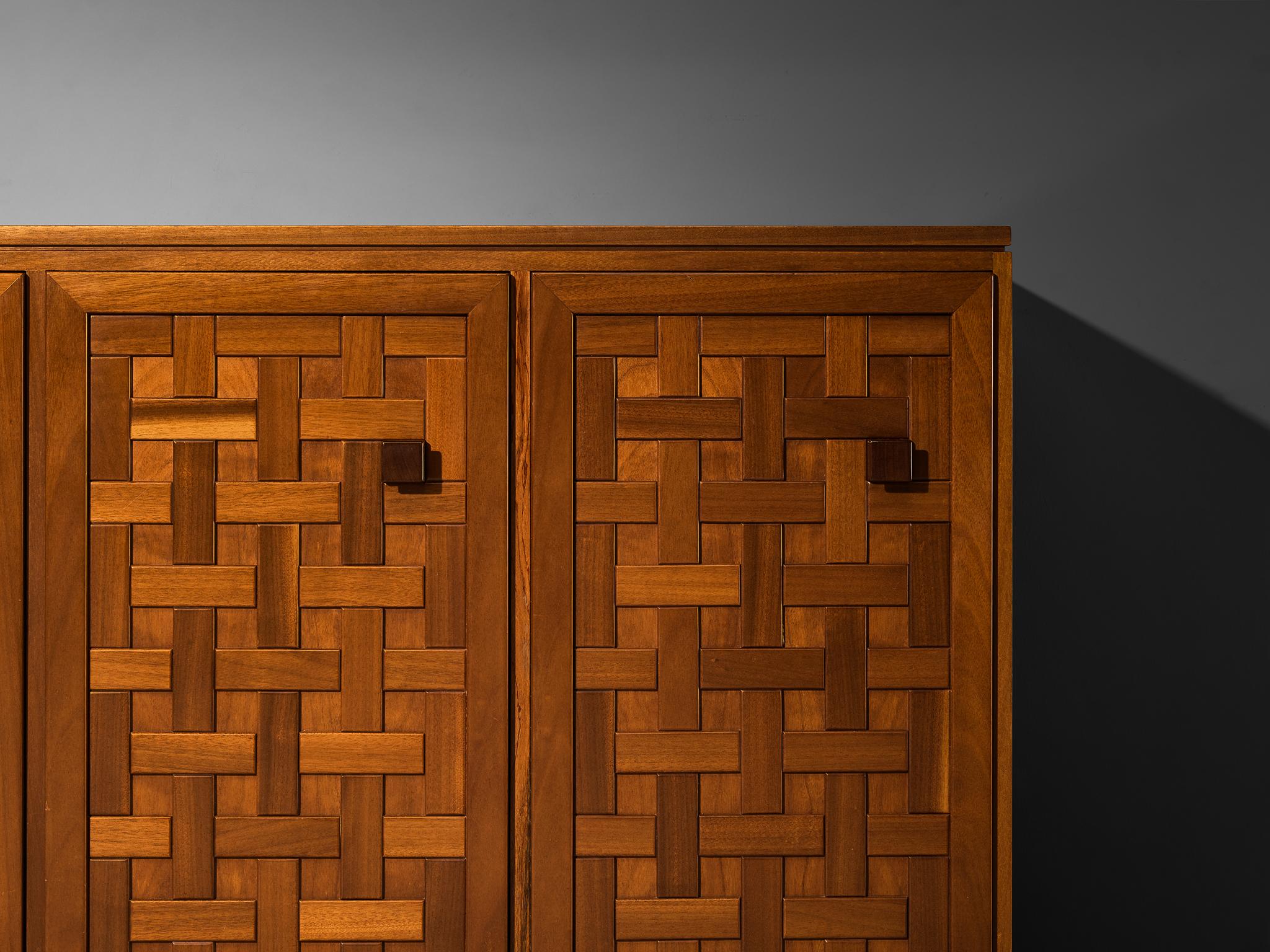 Fine XX secolo Credenza architettonica italiana con struttura a griglia in Meranti in vendita