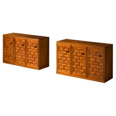 Italienische architektonische gestufte Sideboards mit Gitterstreifen in Meranti