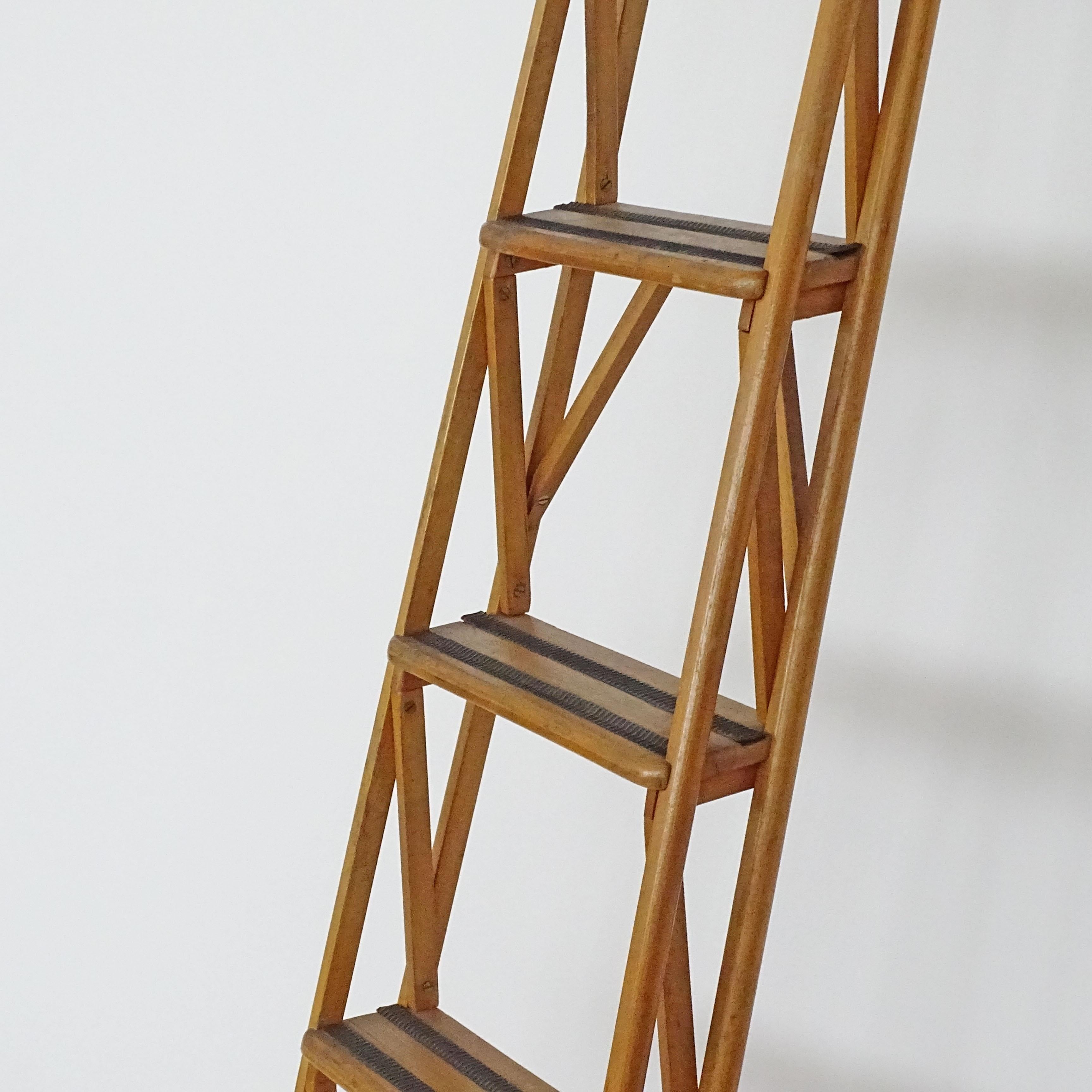 Italian Architectural library ladder 
Attributed to Franco Albini, 1950s.
Each step has two black non-slip plastic strips.