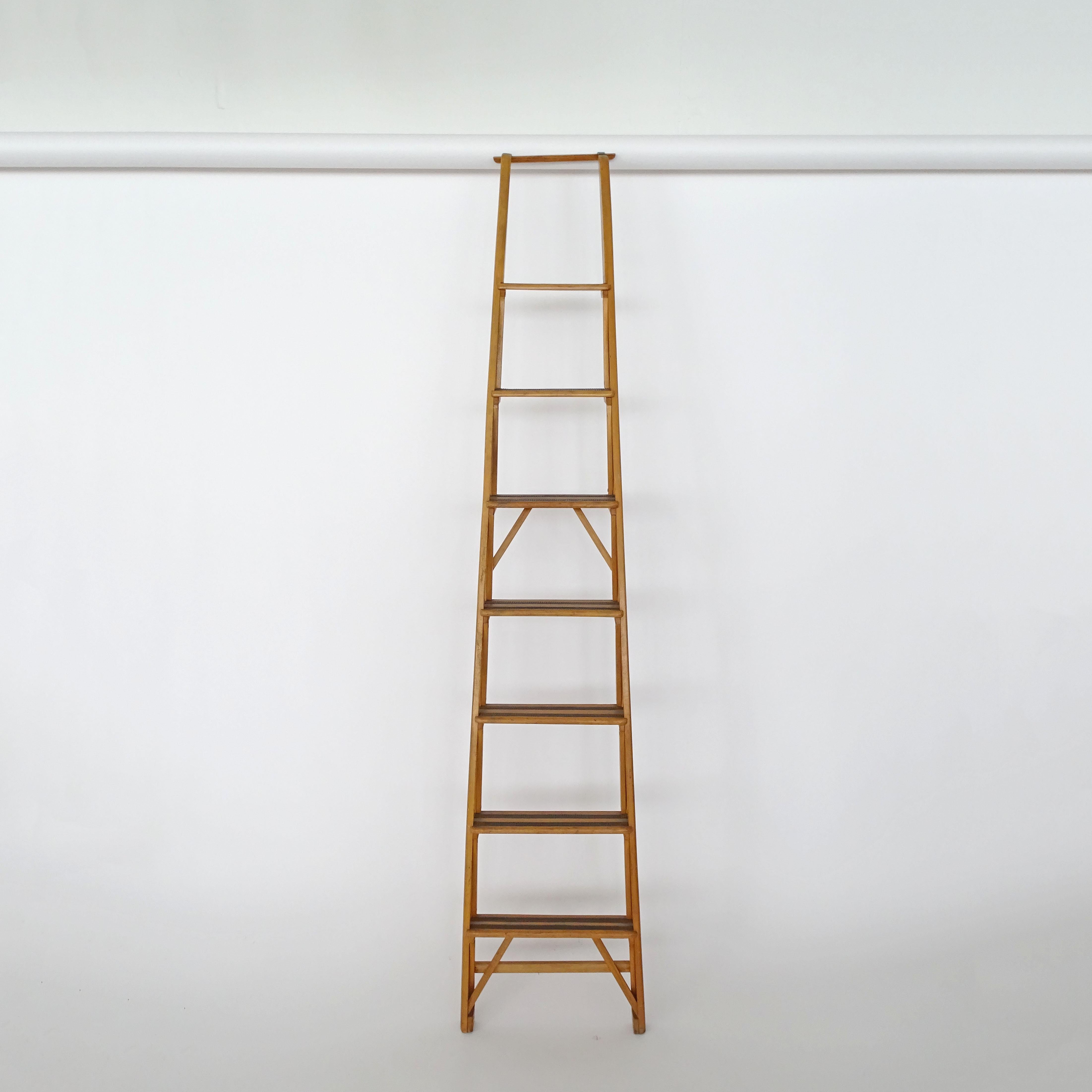 Italian Architectural Library Ladder Attributed to Franco Albini, 1950s In Good Condition For Sale In Milan, IT