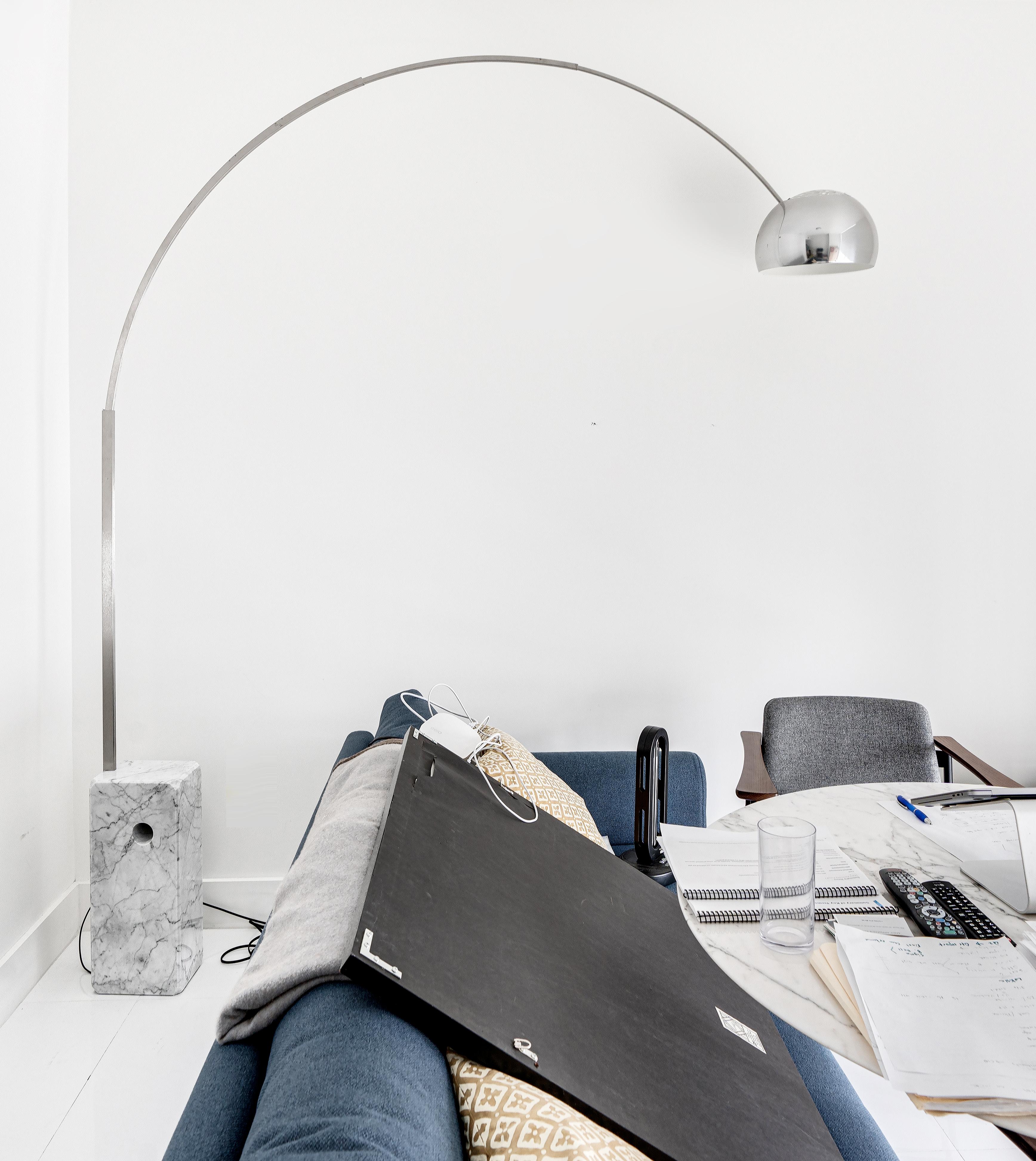 Lámpara de pie italiana Arco, Achille, Pier Giacomo Castiglione, Flos Italia

Se ofrece a la venta un icónico diseño de iluminación moderno italiano de mediados de siglo, la lámpara de pie 