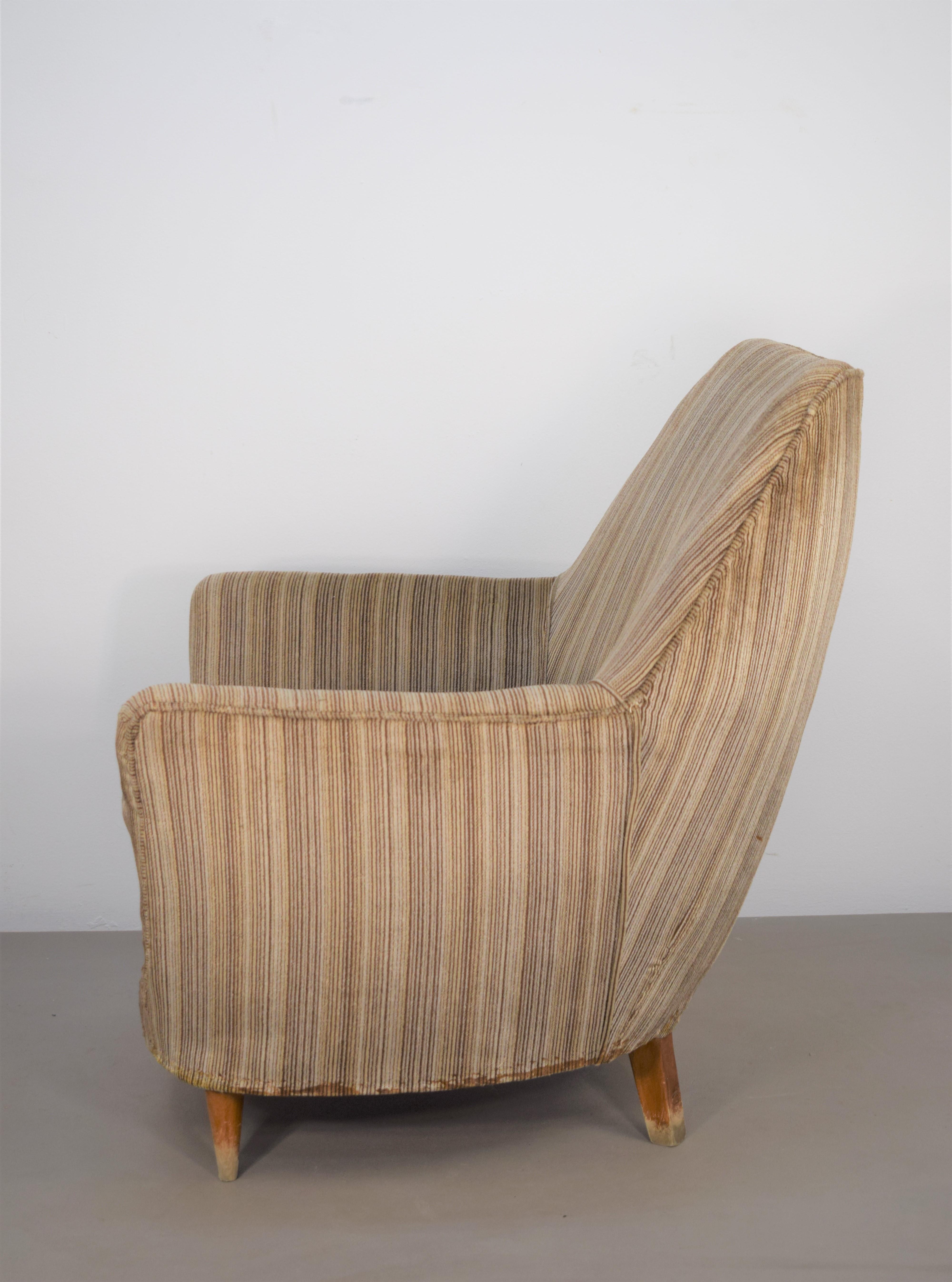 Italienischer Sessel, 1950er Jahre.
Abmessungen: H= 86 cm; B= 77 cm; T= 82 cm; H Sitz= 40 cm.